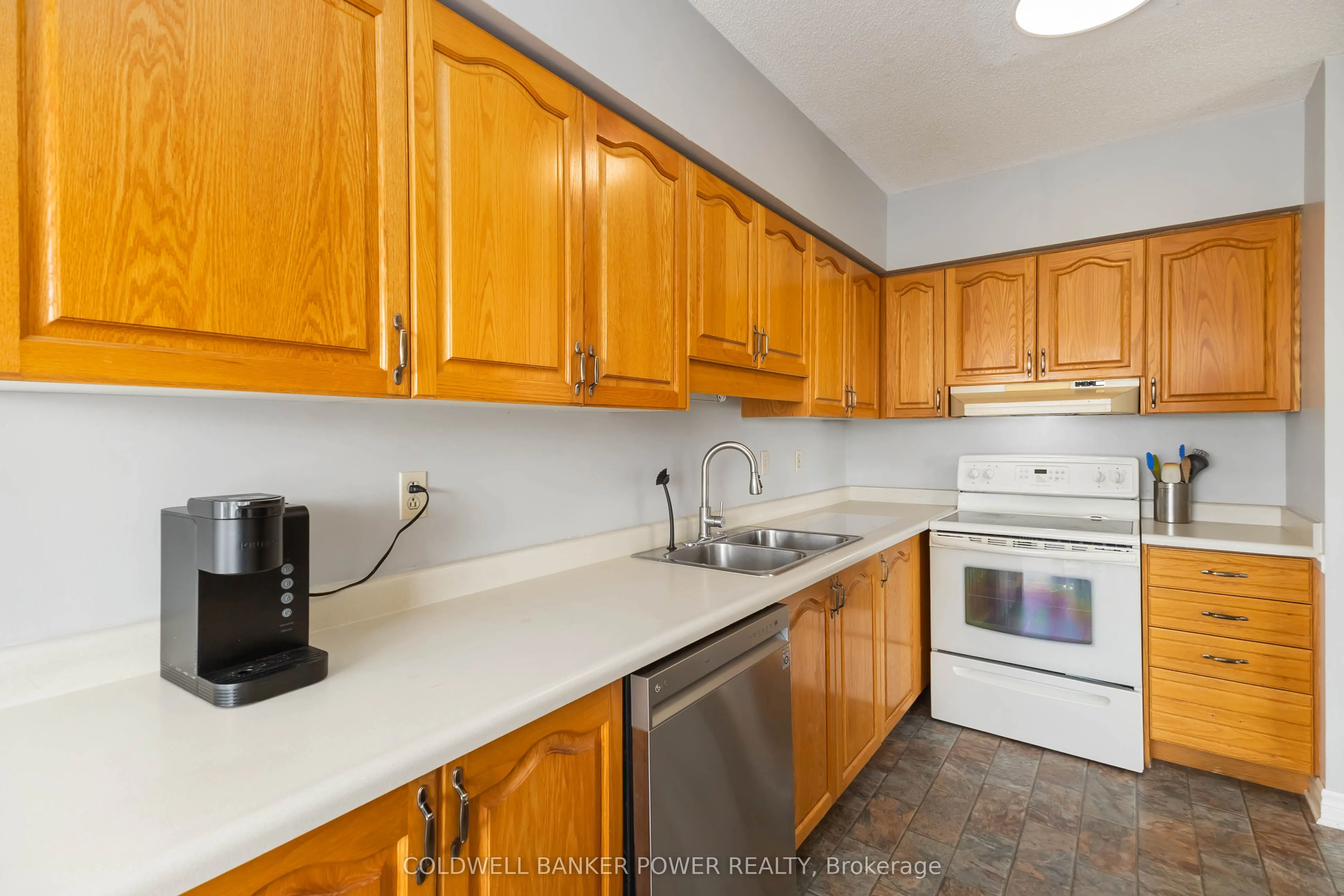 744 Wonderland Road S, #606