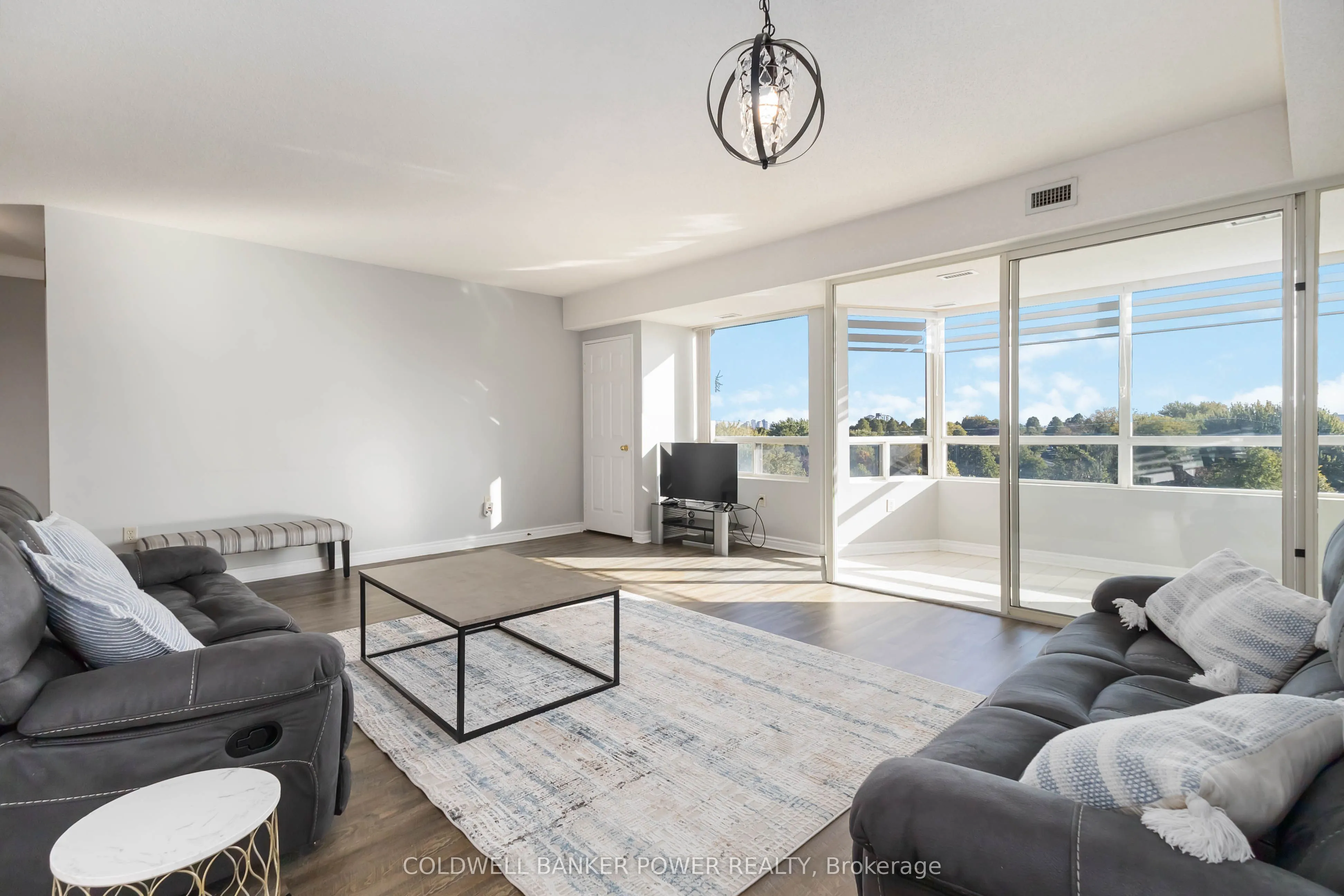 744 Wonderland Road S, #606