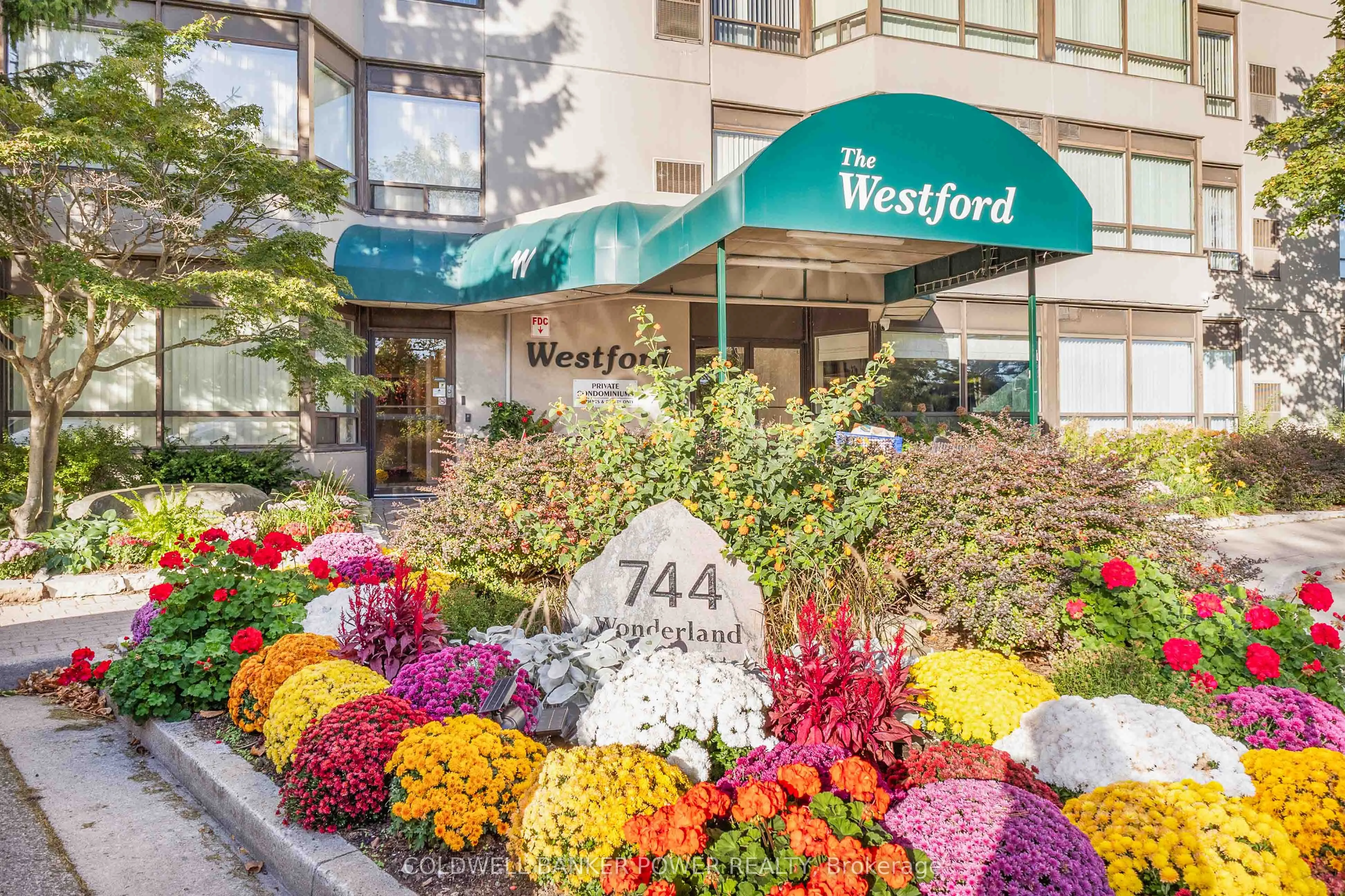 744 Wonderland Road S, #606