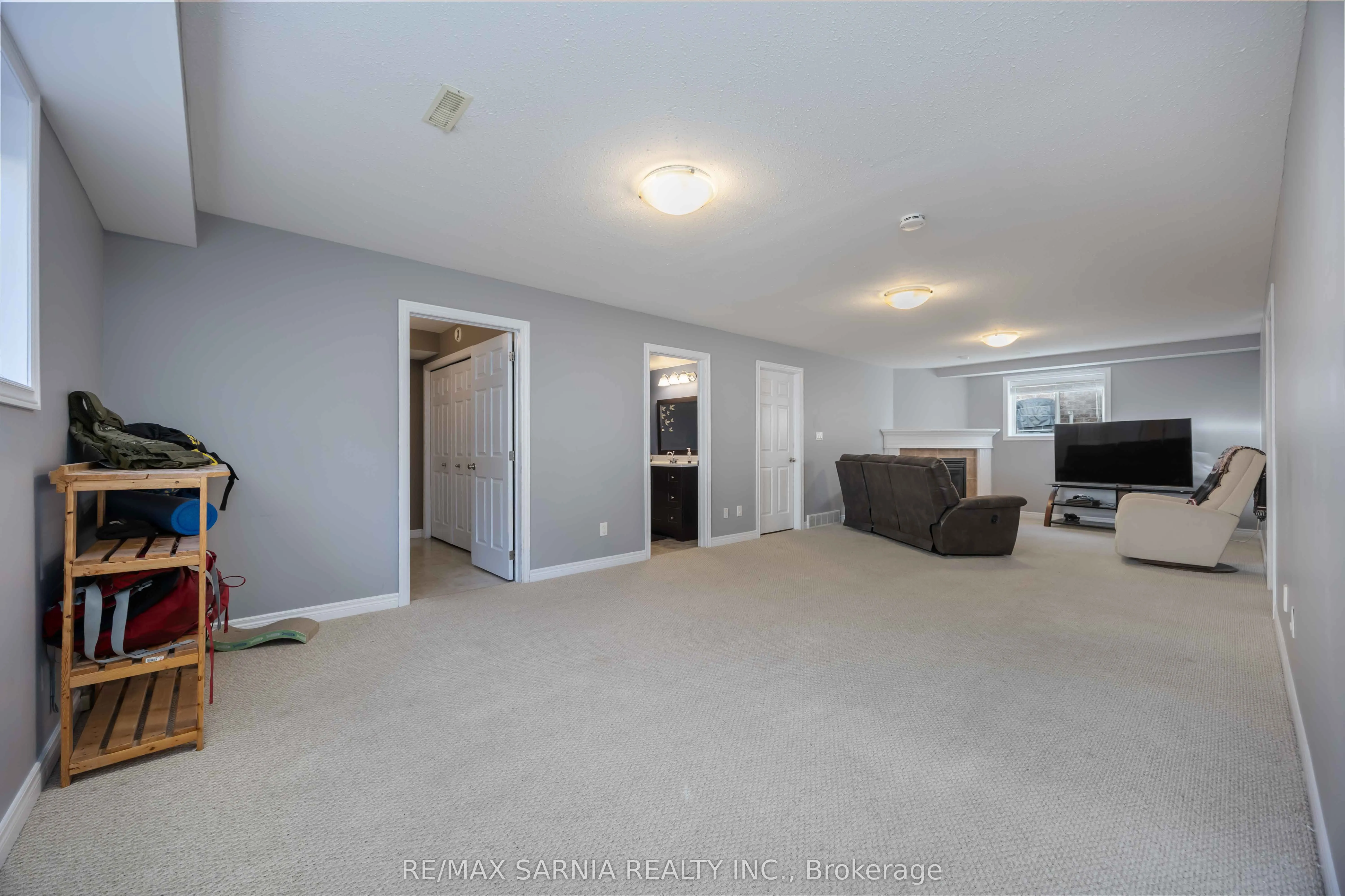 621 Graycliff Drive W