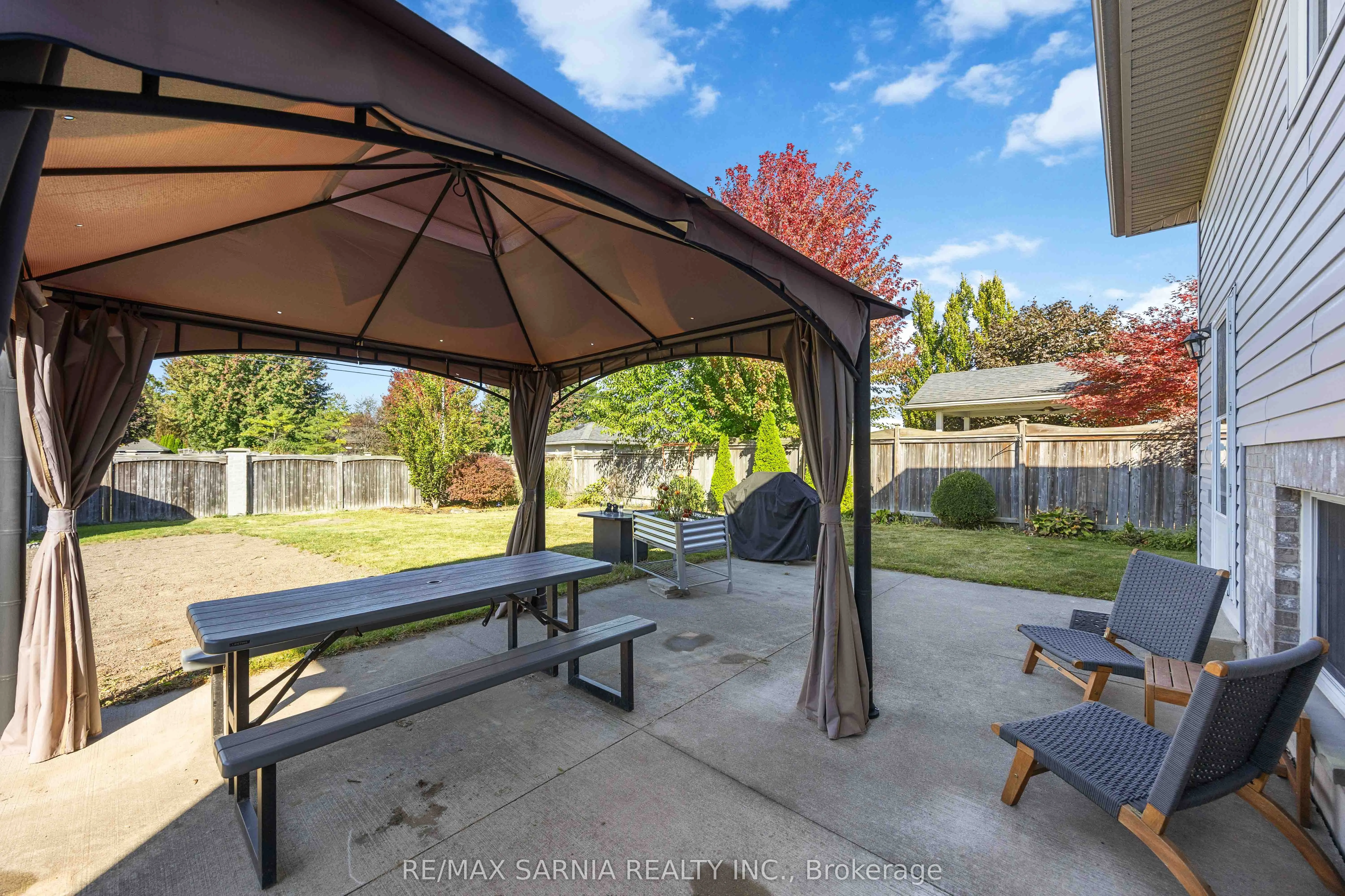 621 Graycliff Drive W