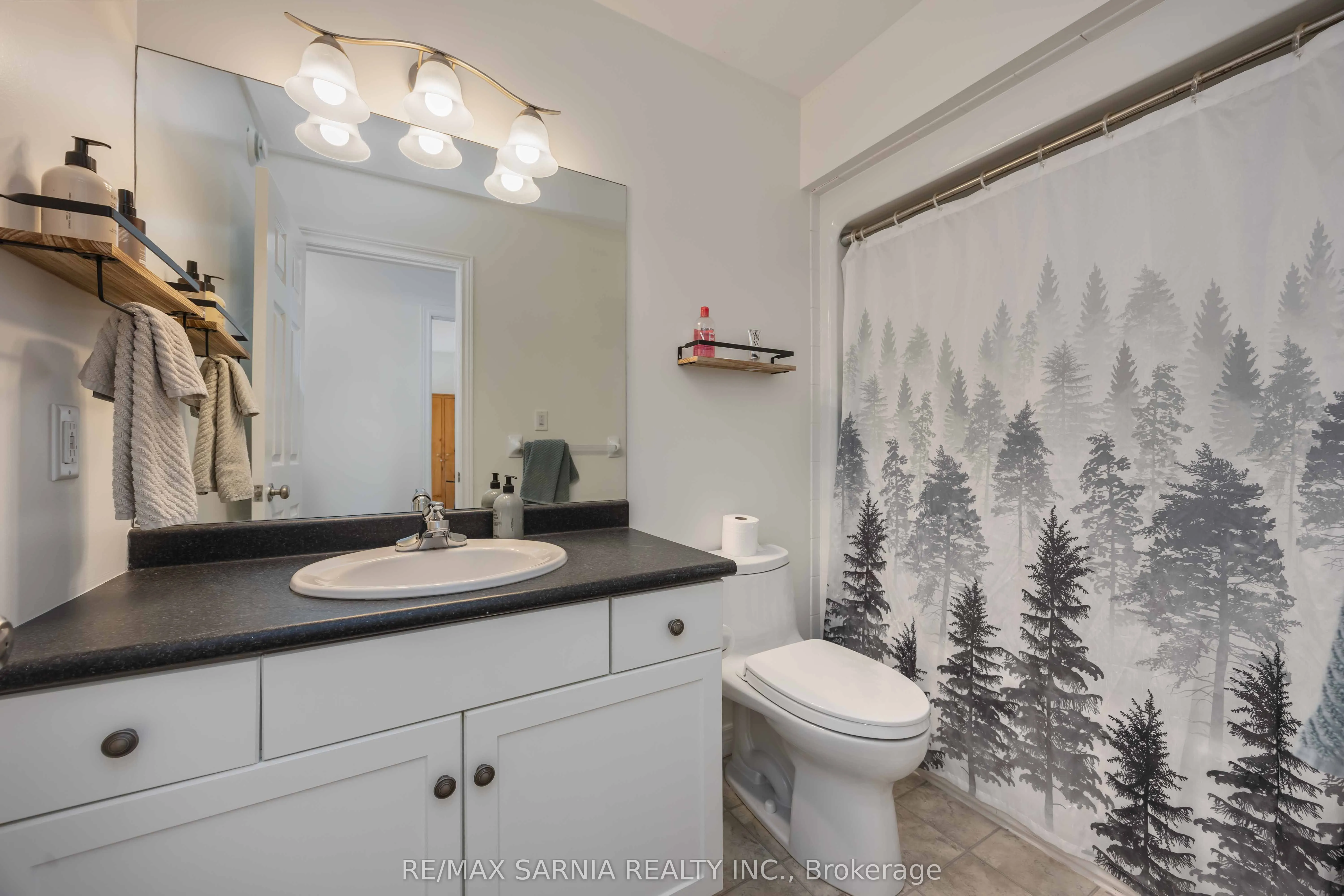 621 Graycliff Drive W