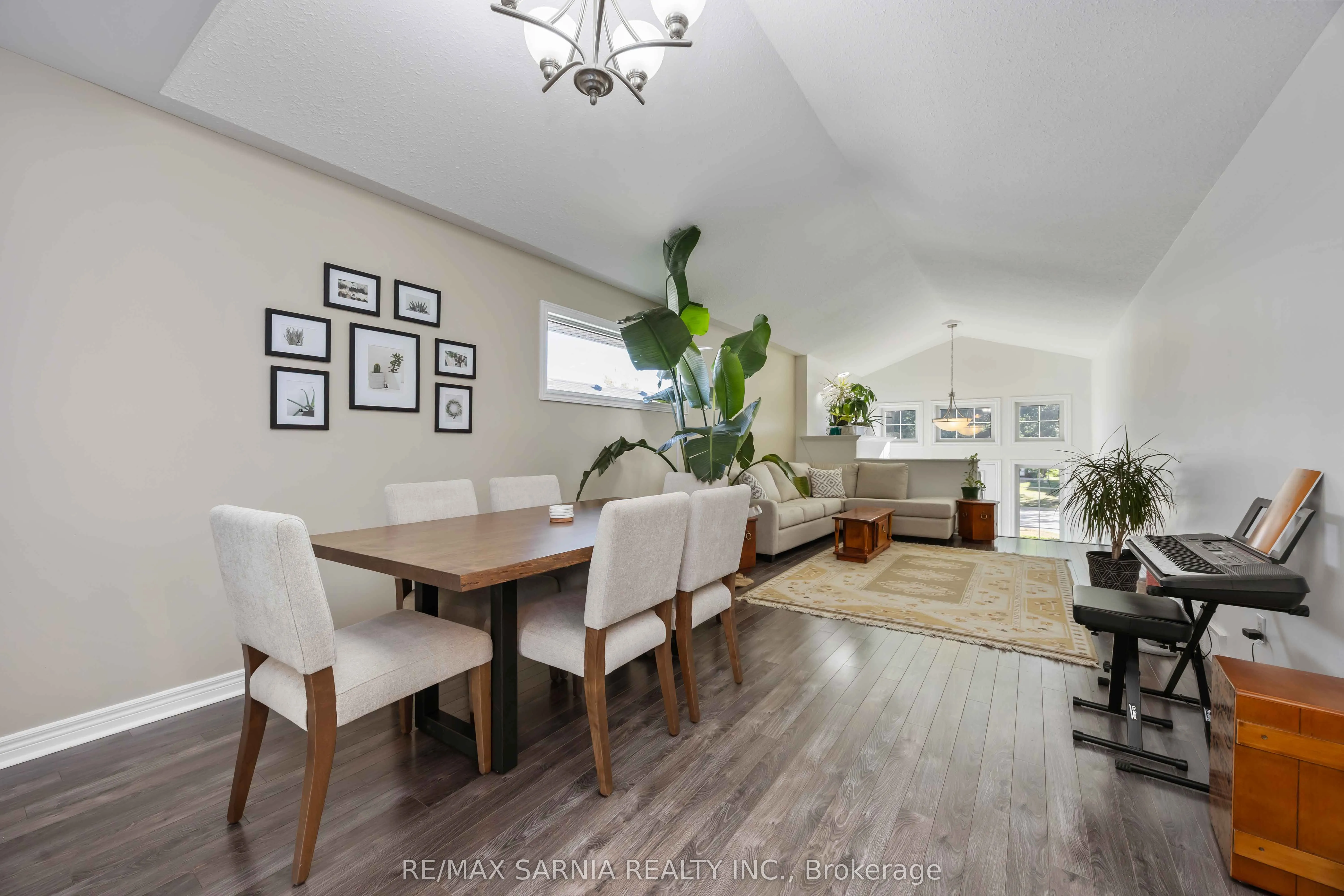 621 Graycliff Drive W