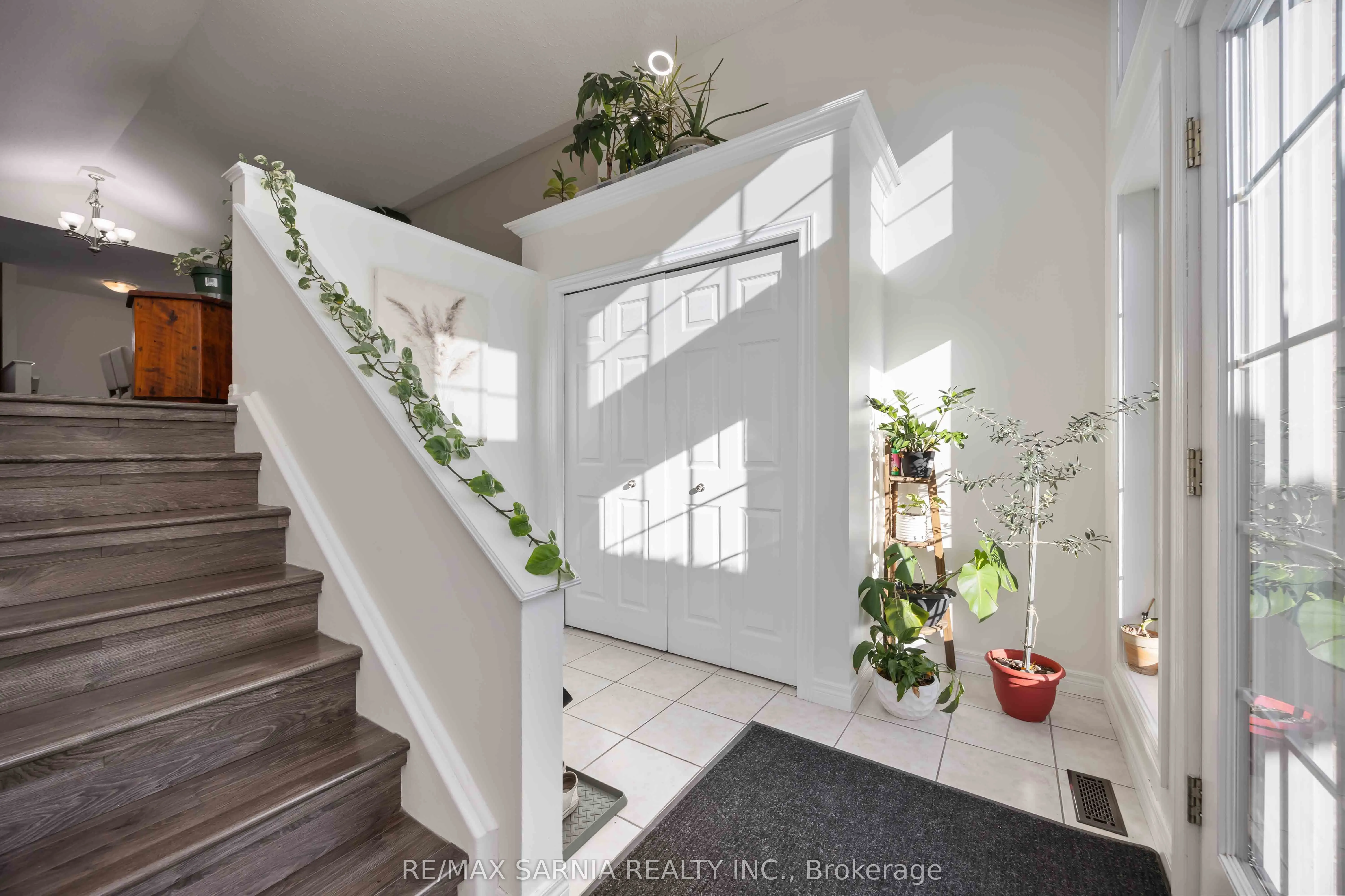 621 Graycliff Drive W