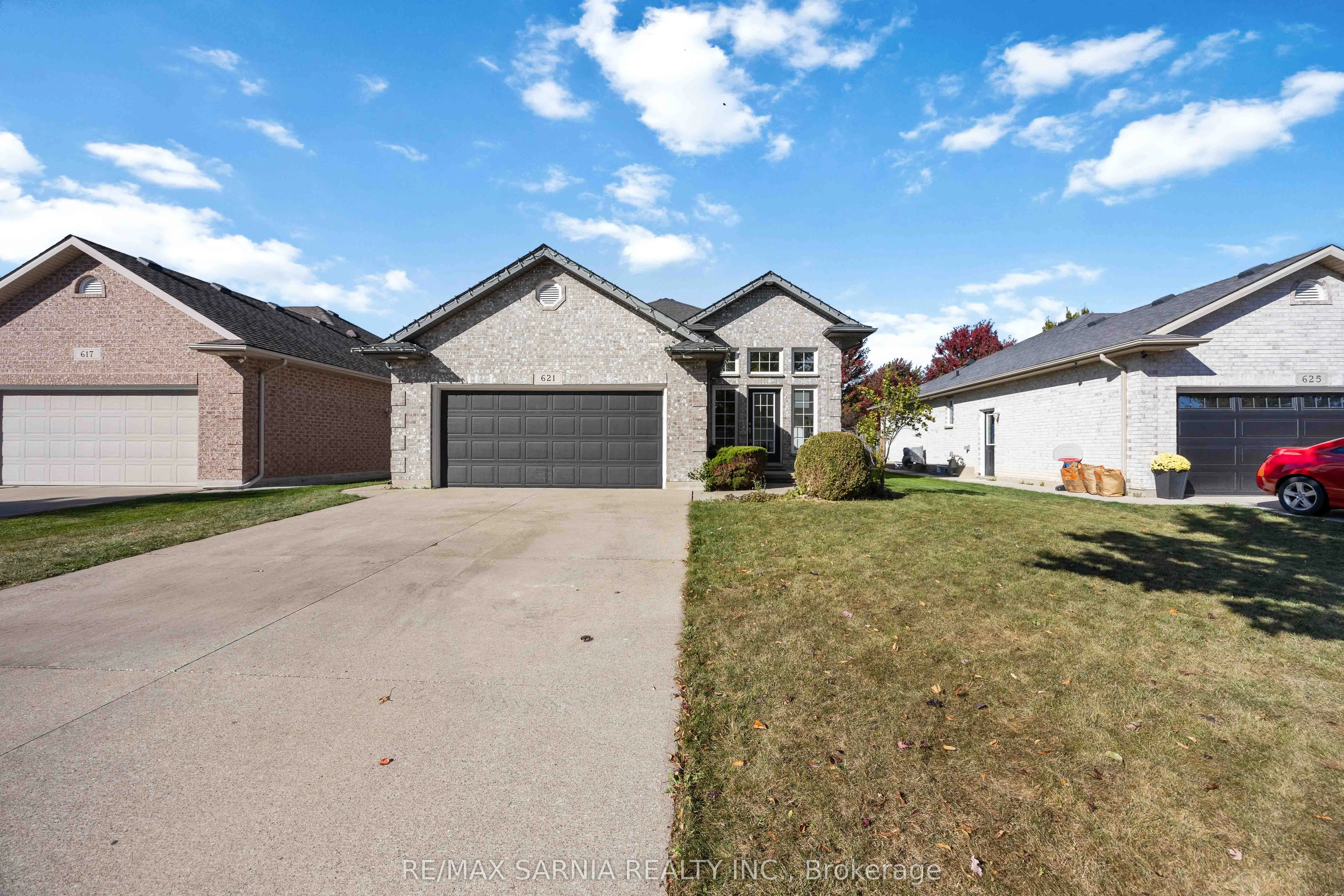 621 Graycliff Drive W