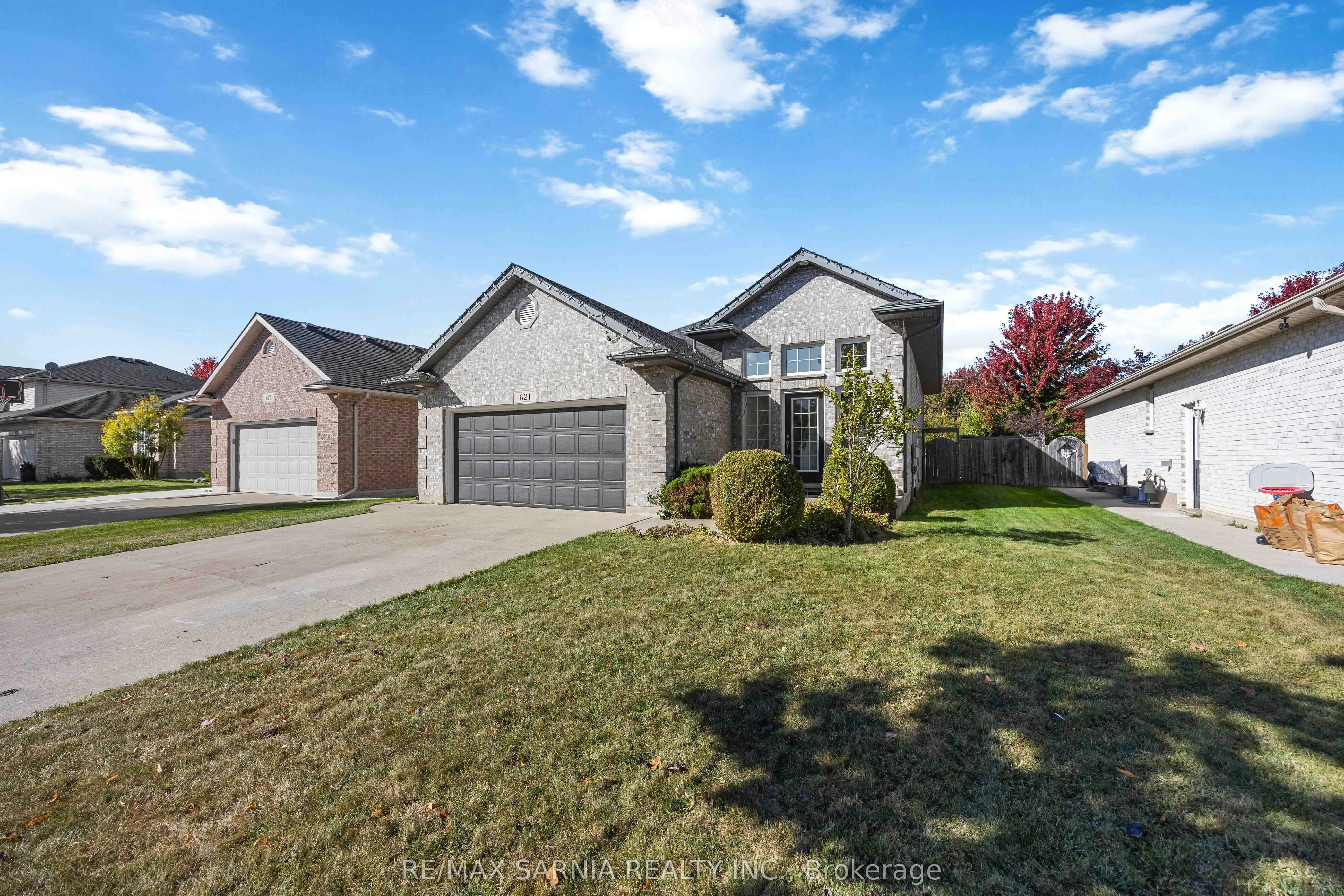 621 Graycliff Drive W