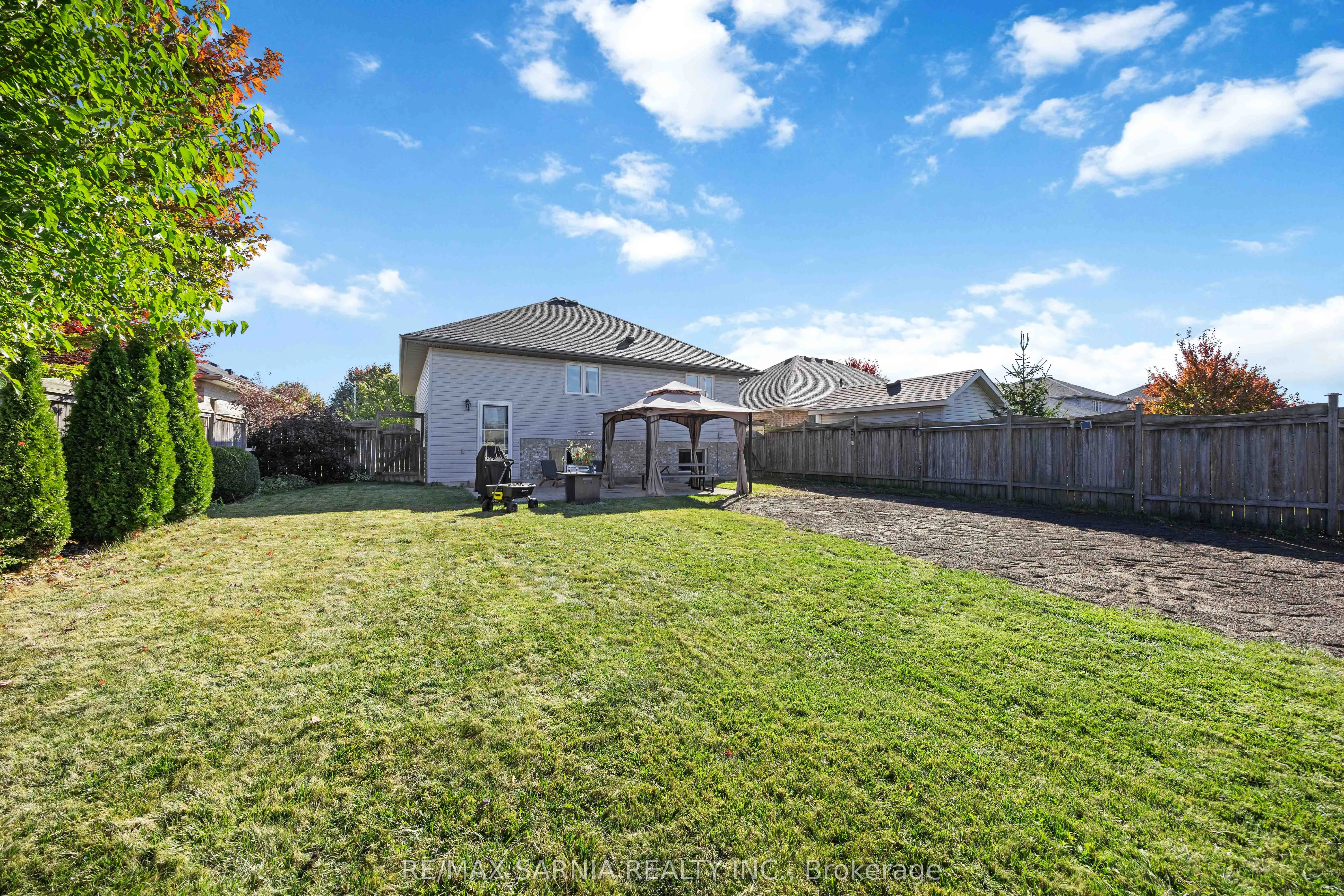 621 Graycliff Drive W