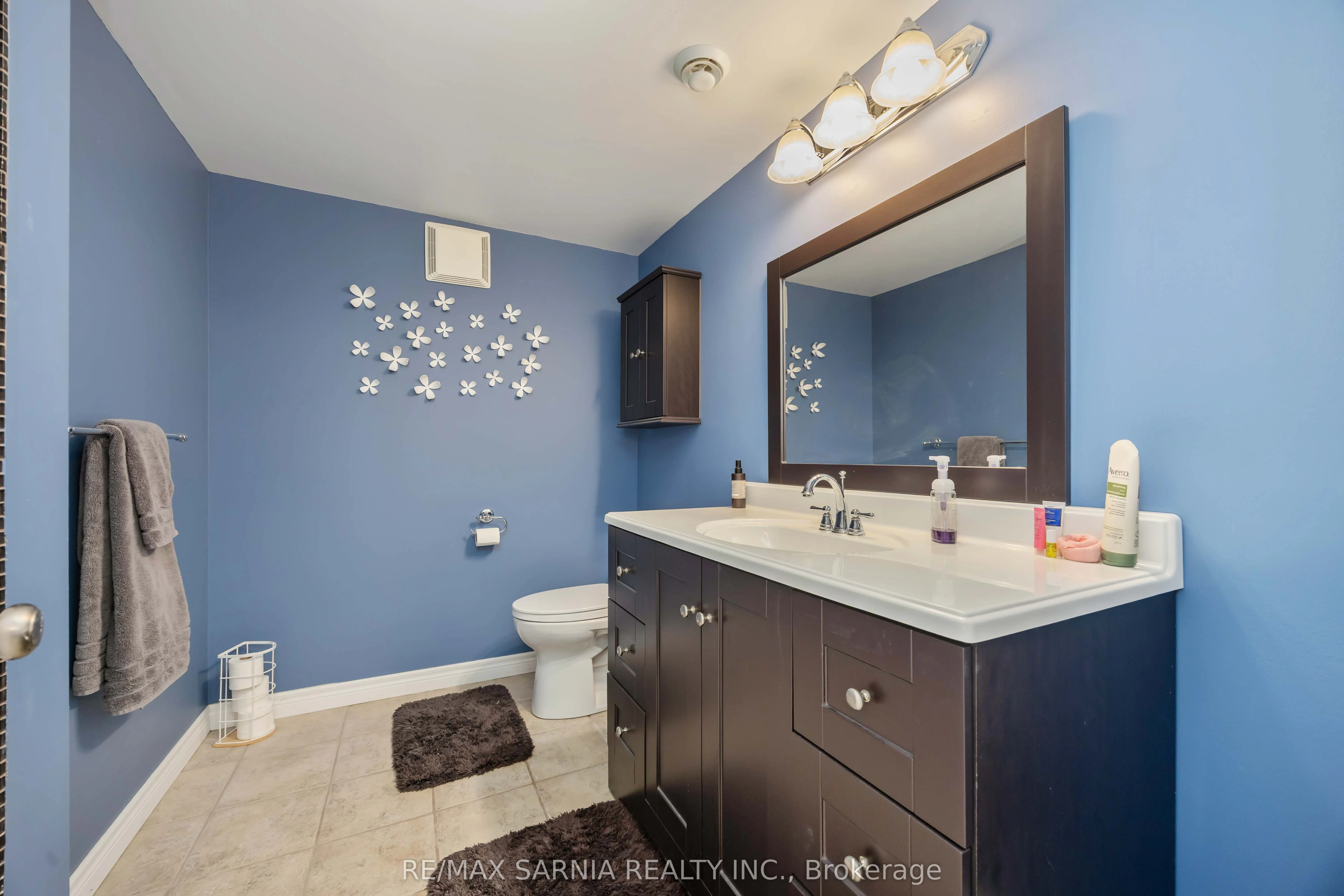621 Graycliff Drive W