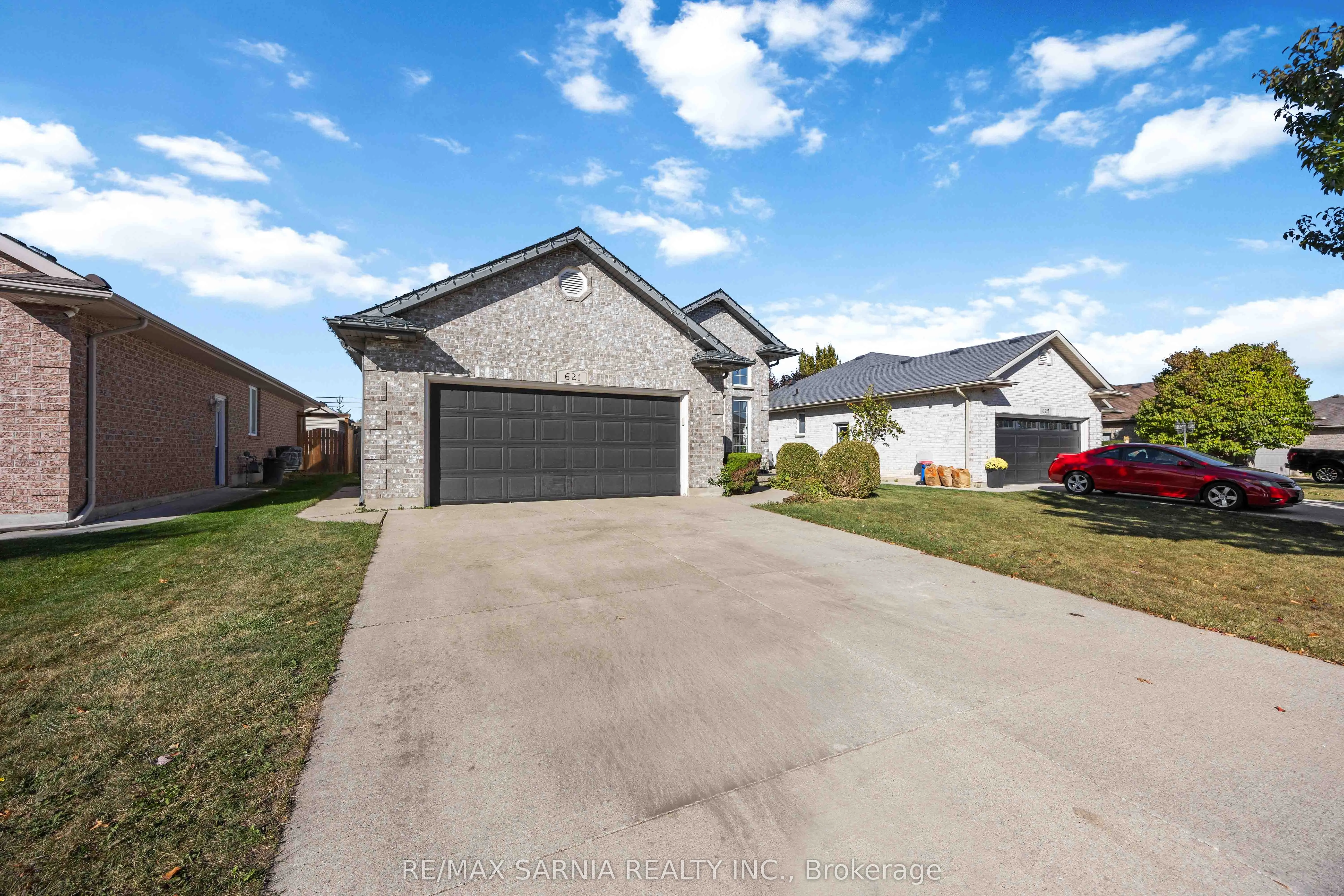 621 Graycliff Drive W
