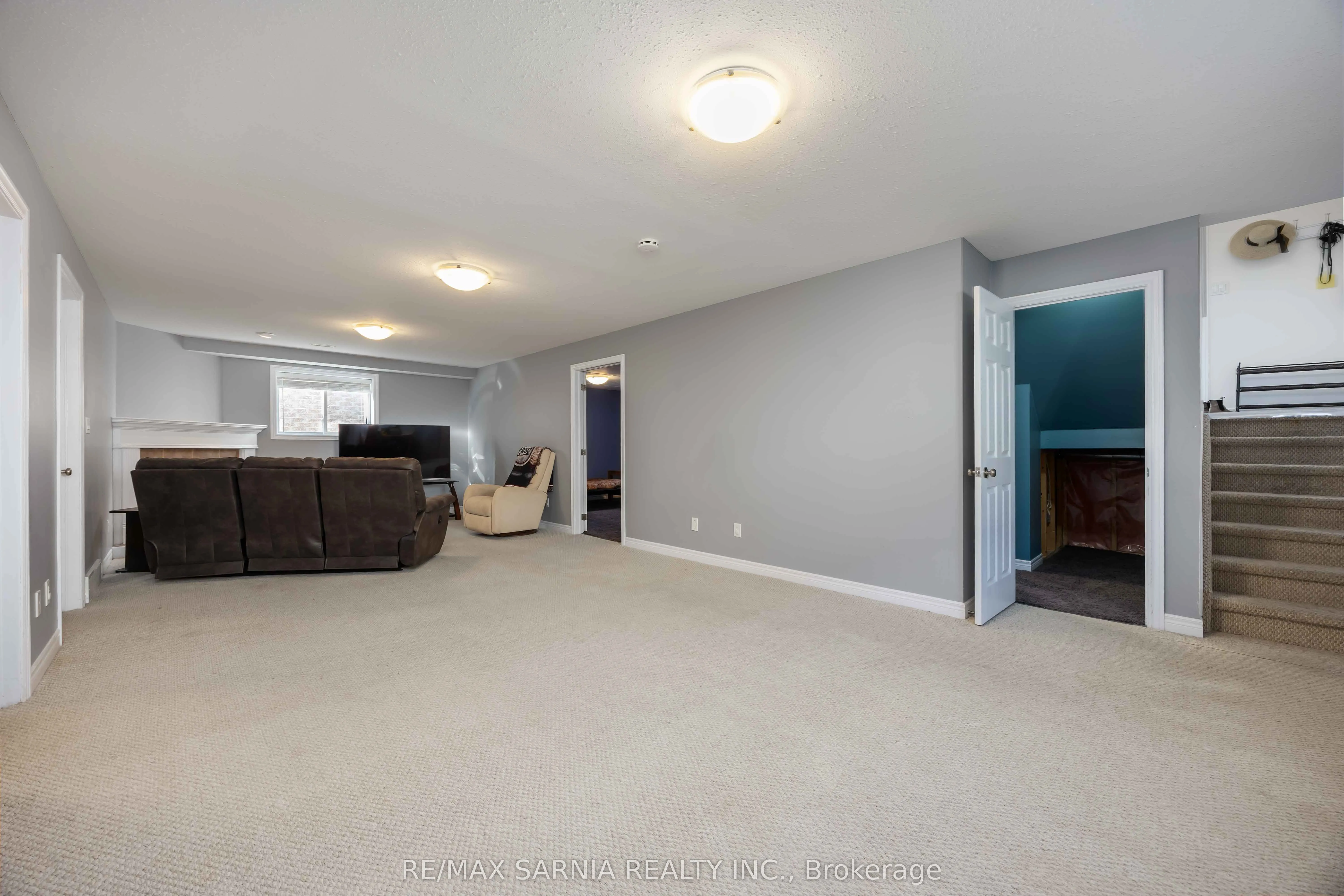 621 Graycliff Drive W
