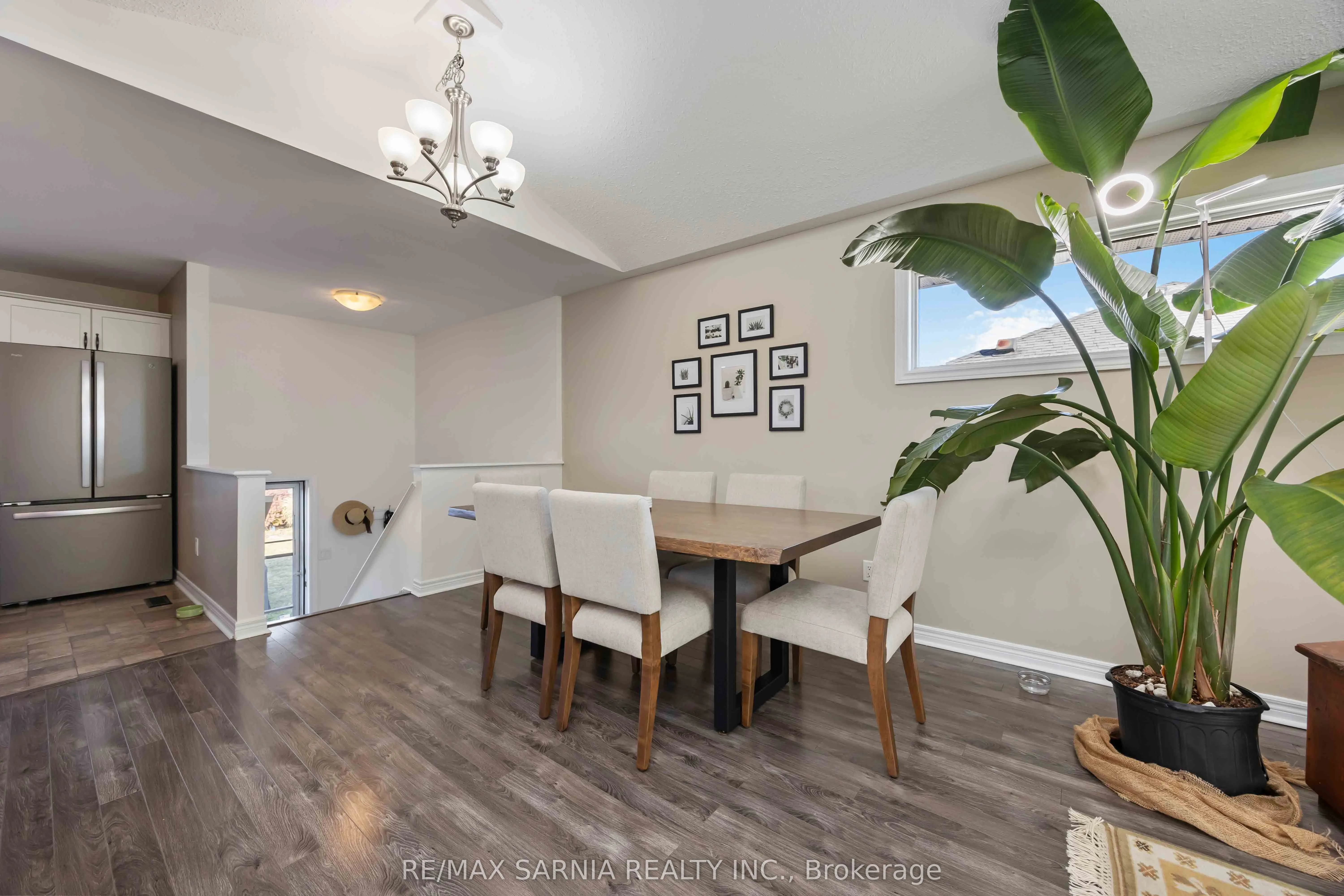 621 Graycliff Drive W