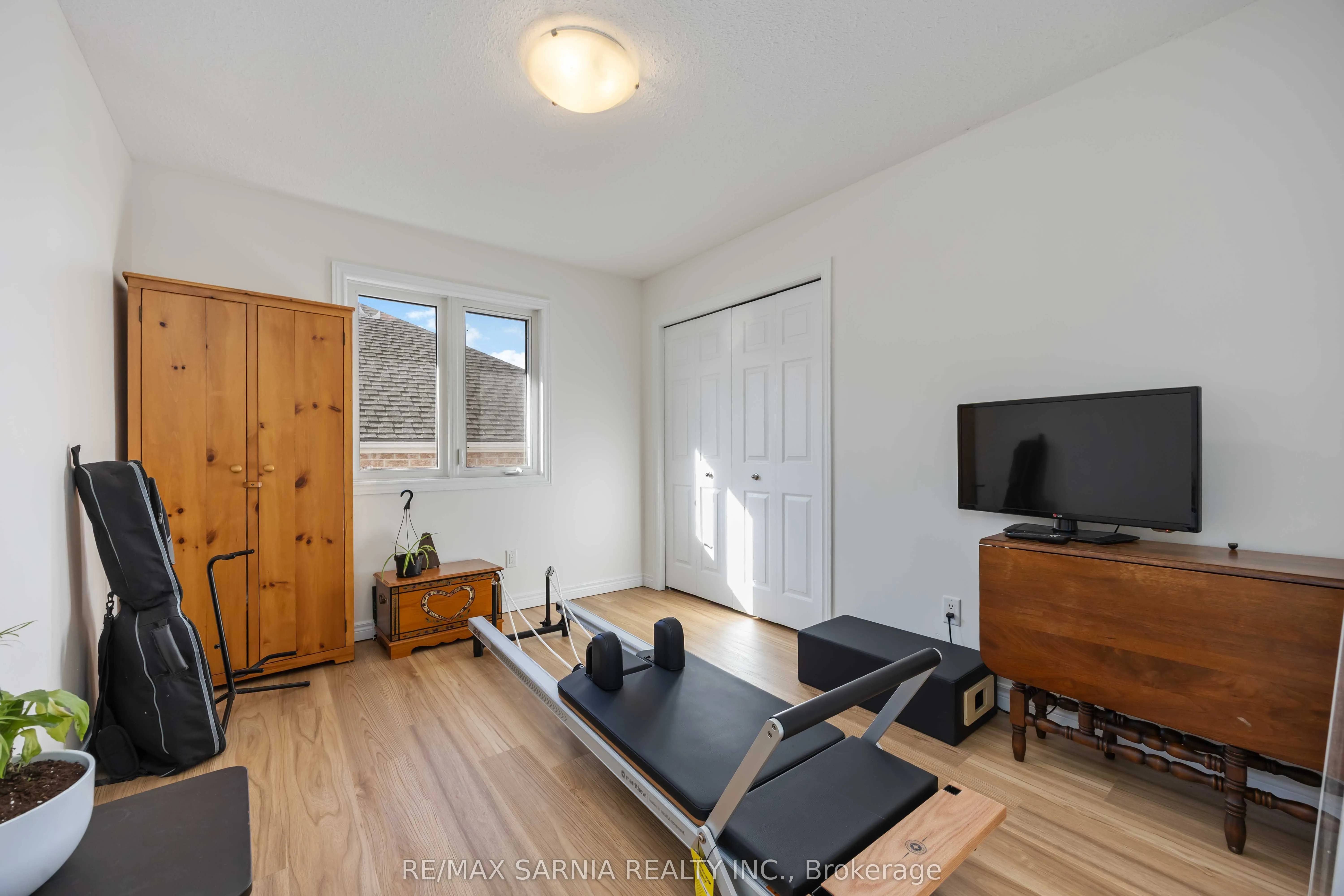 621 Graycliff Drive W