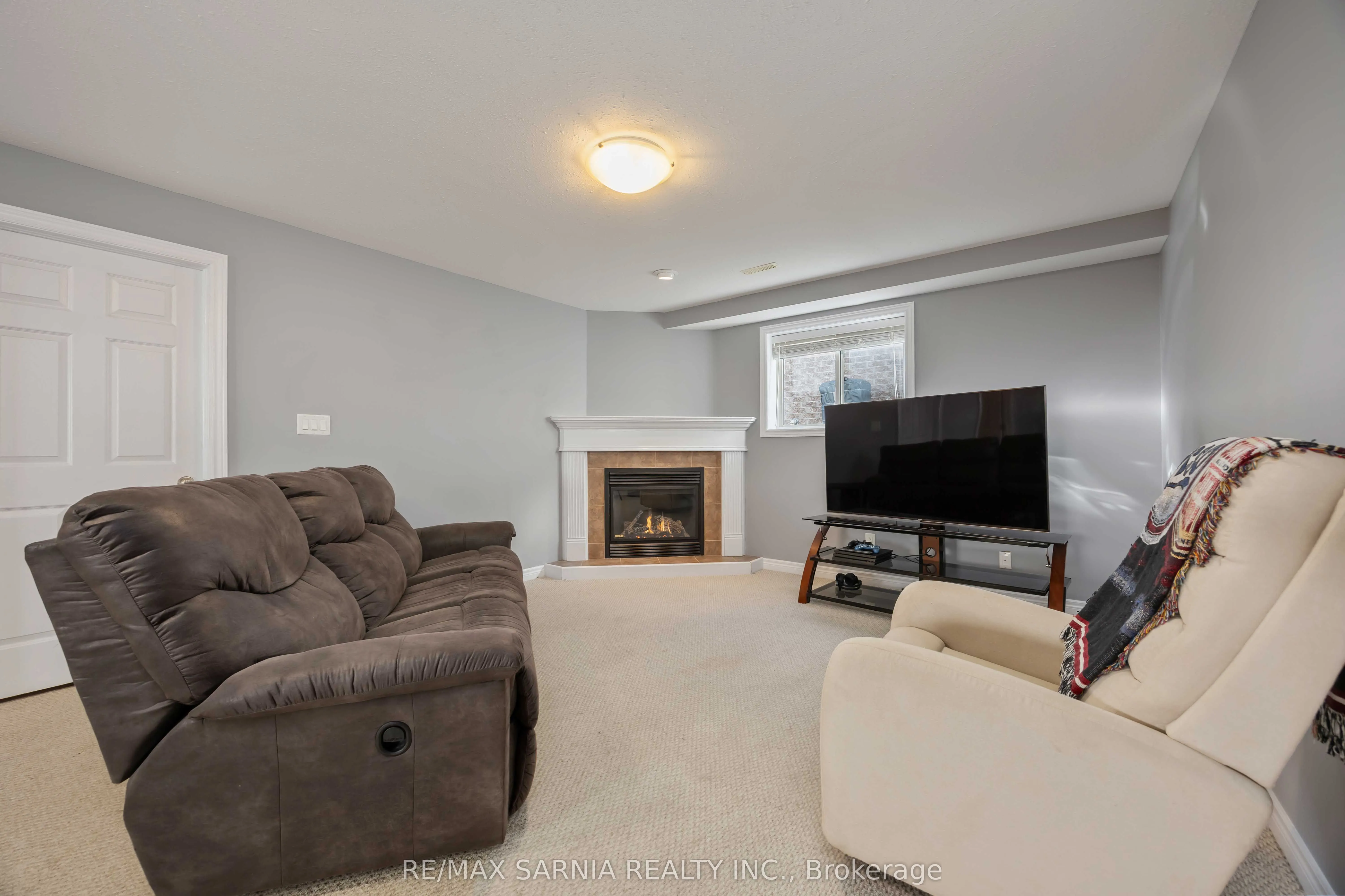 621 Graycliff Drive W