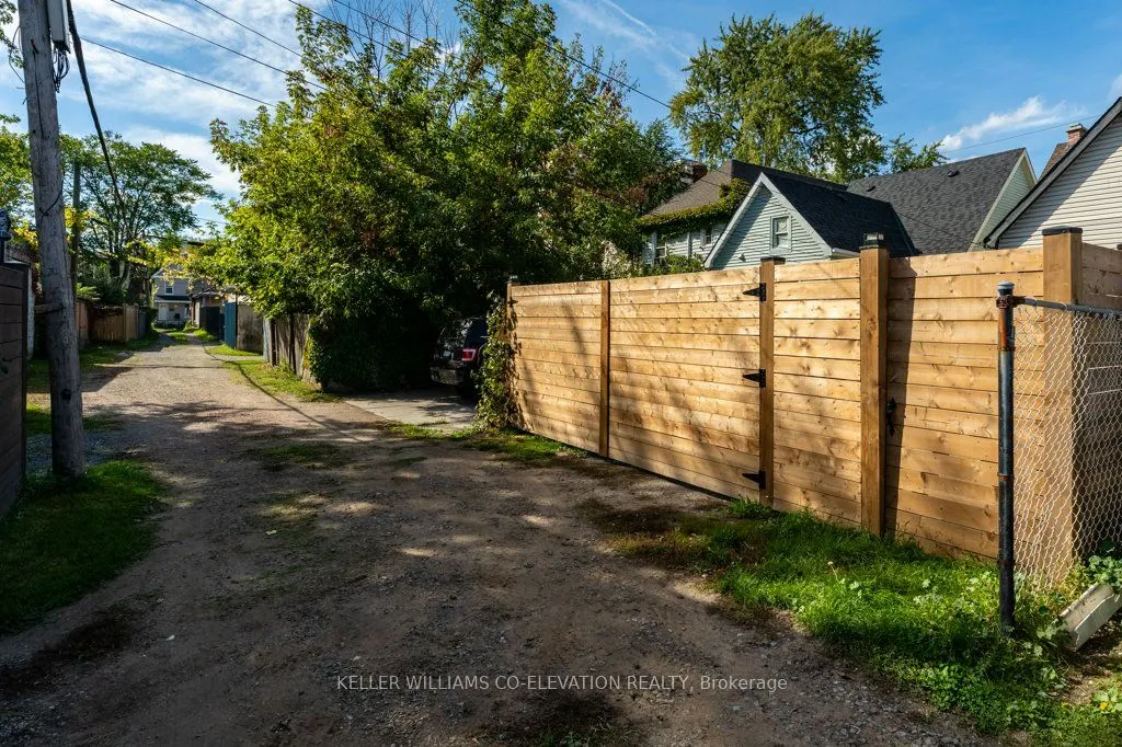 14 Minto Avenue