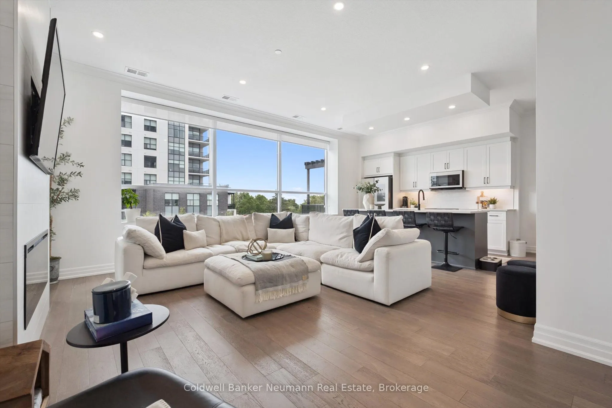 1880 Gordon Street, #204