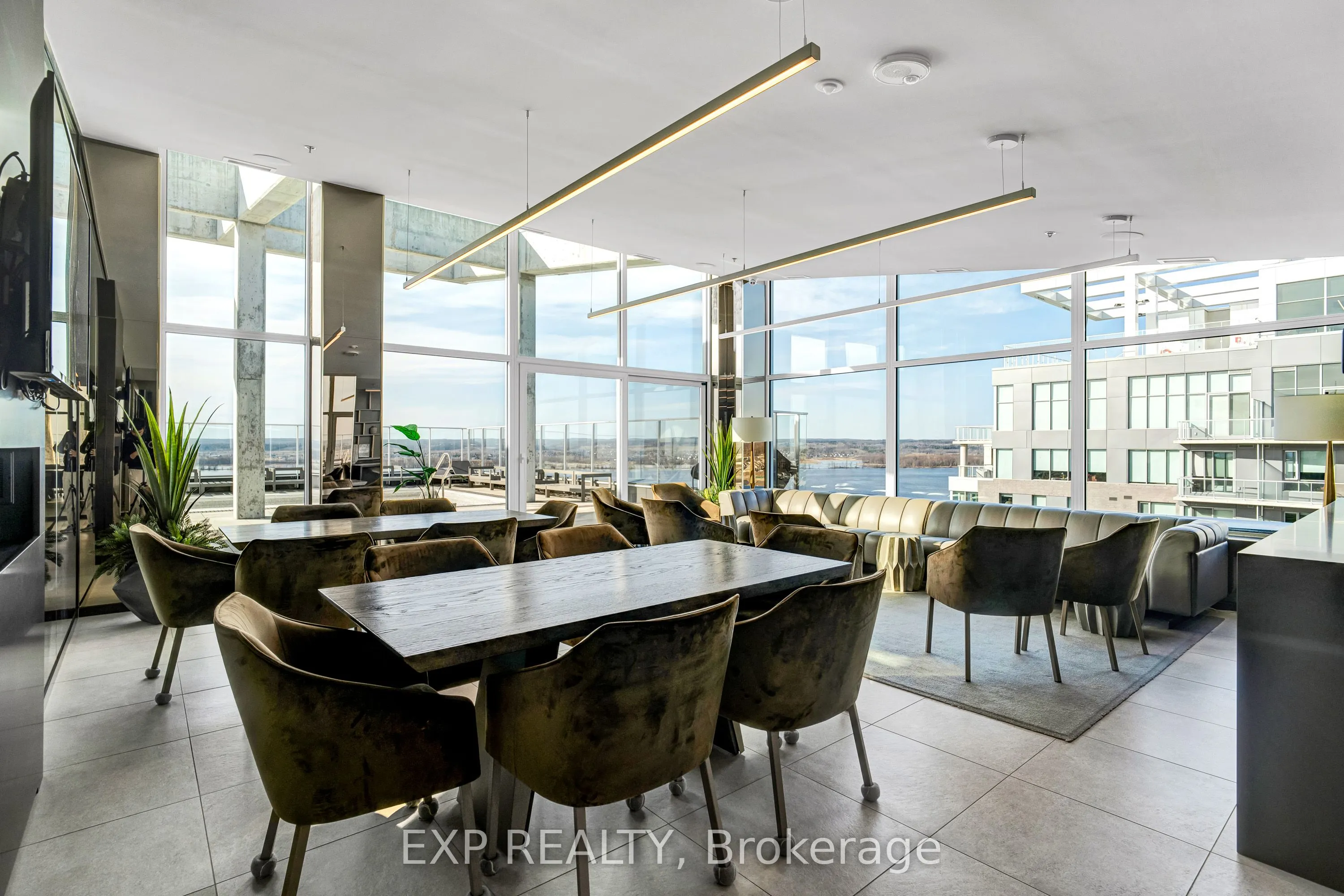 200 INLET Private, #607