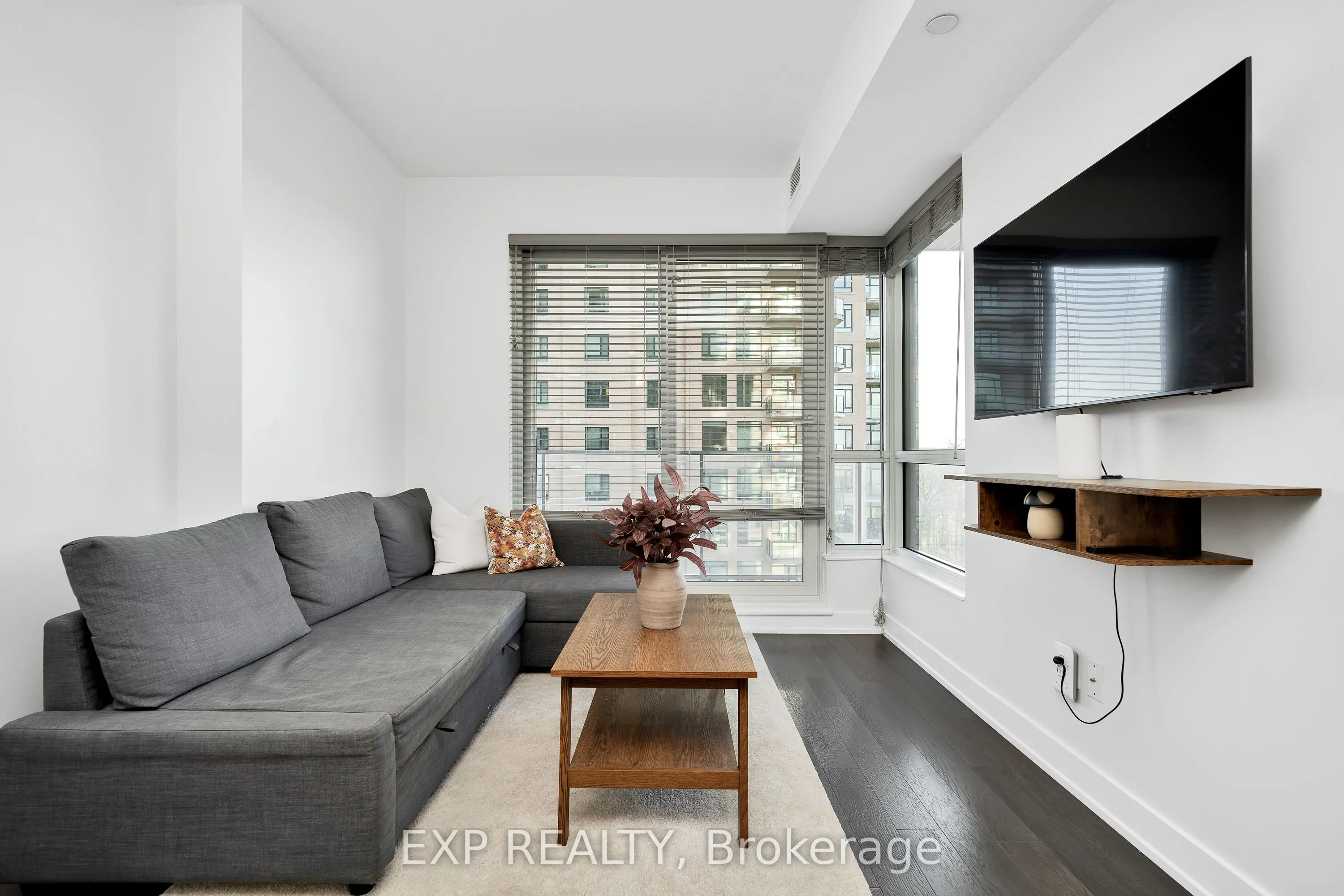 200 INLET Private, #607