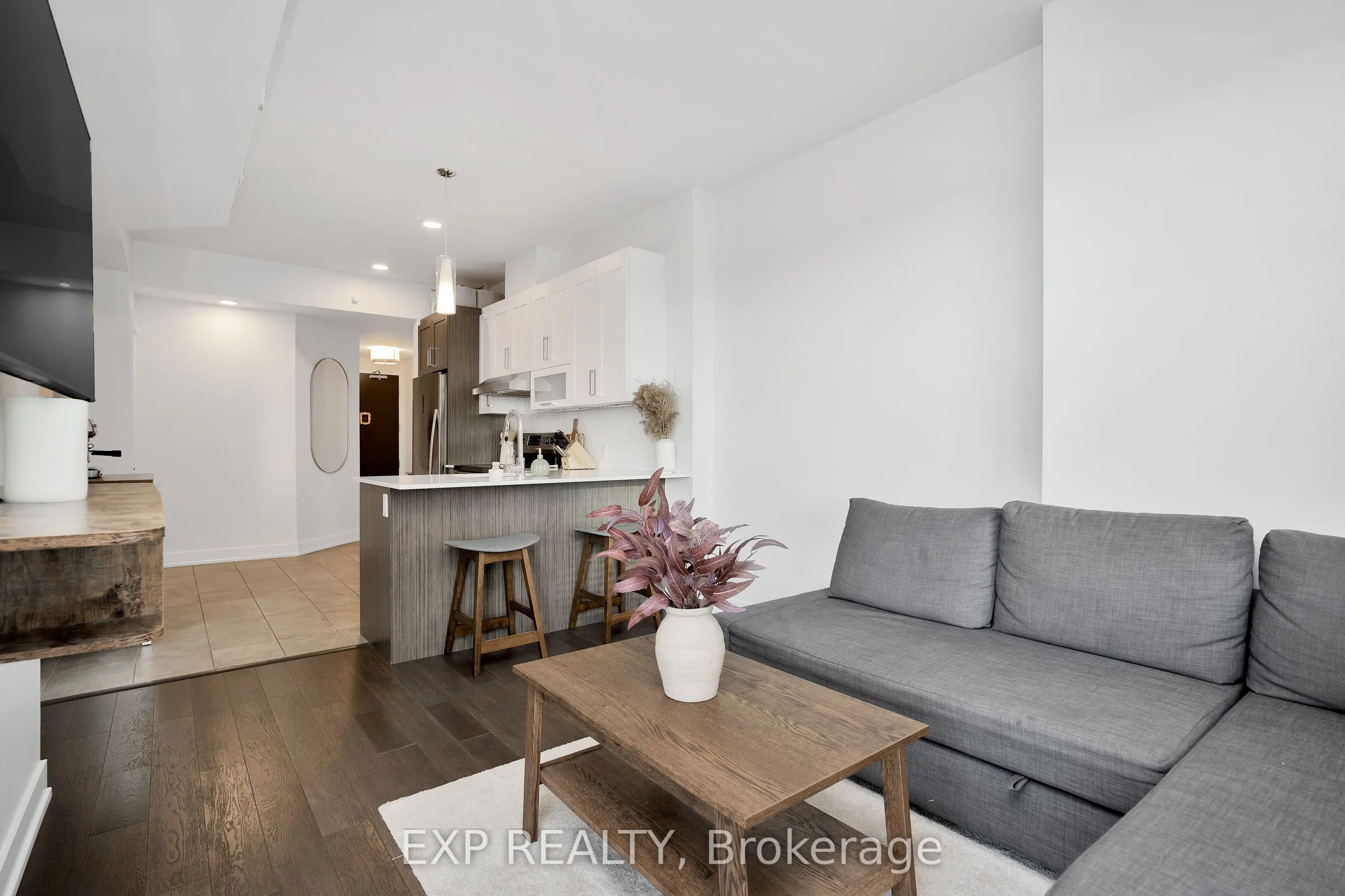 200 INLET Private, #607