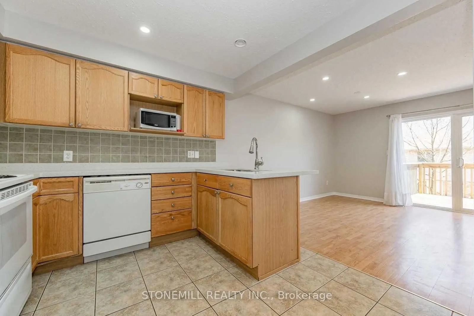 31 SCHRODER Crescent, #34