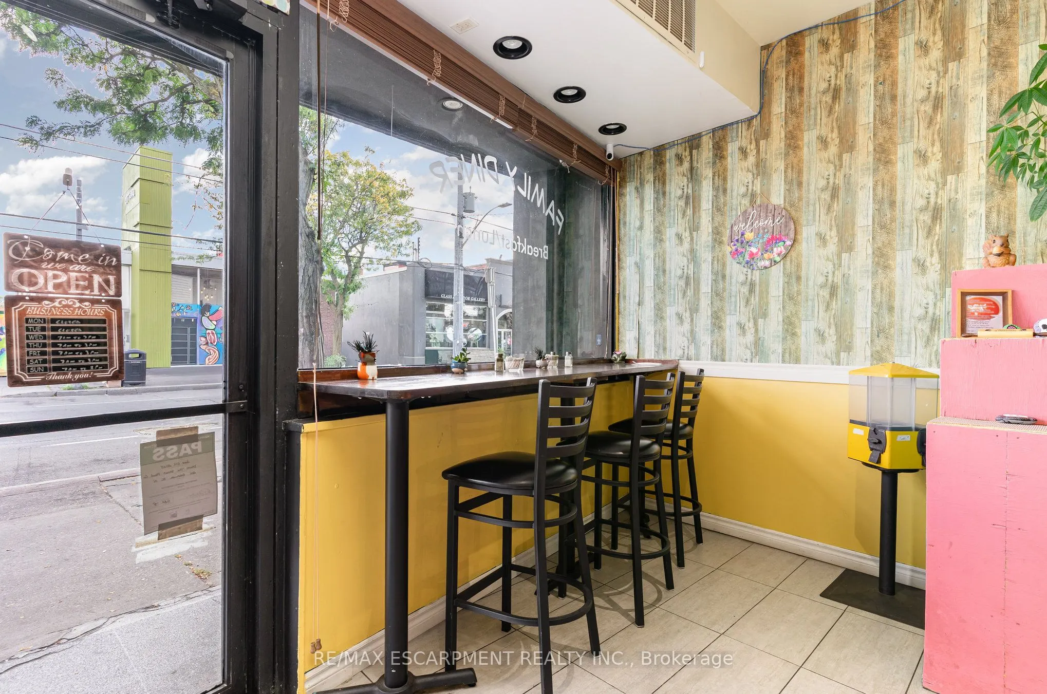 201 Ottawa Street N