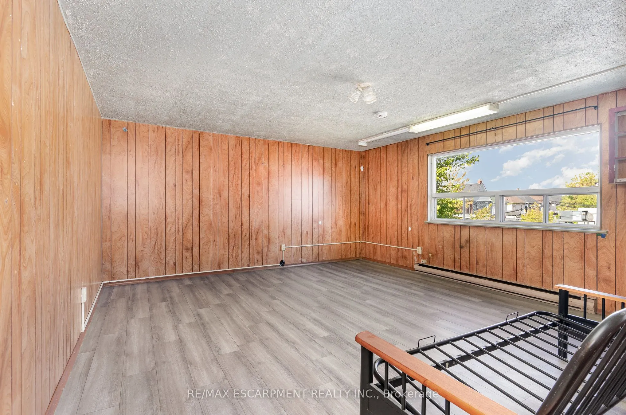 201 Ottawa Street N