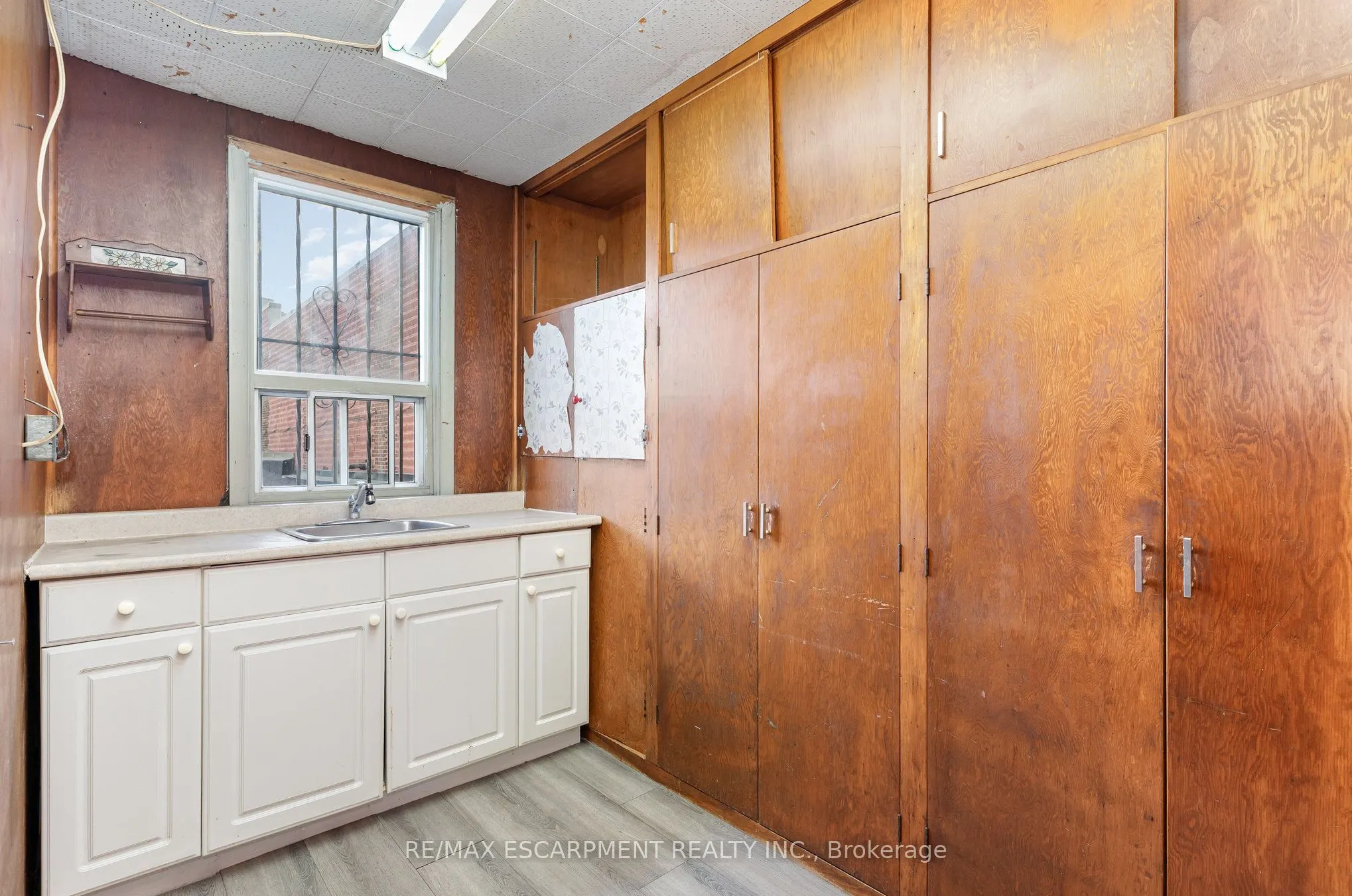 201 Ottawa Street N