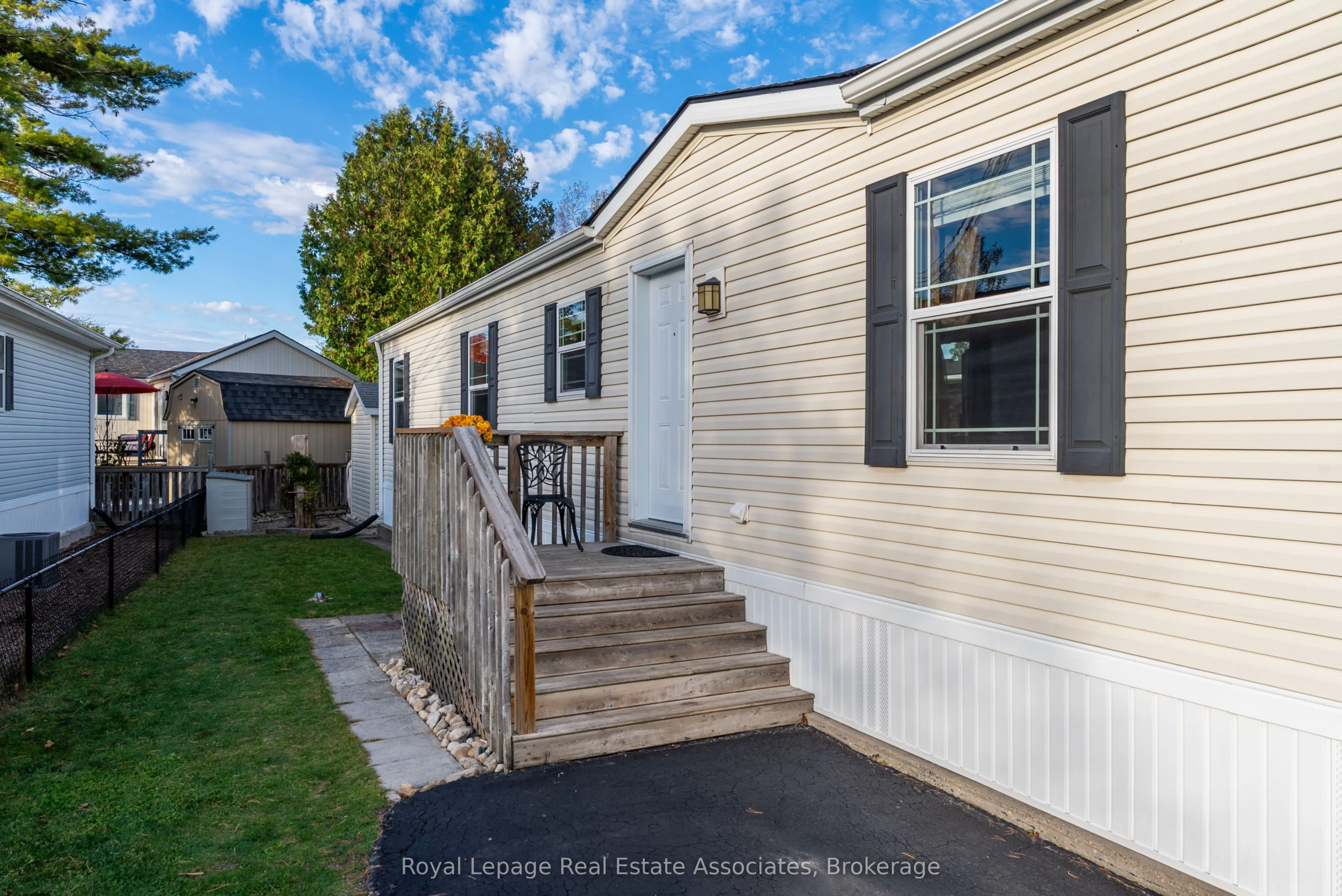 41 Cedarbush Crescent