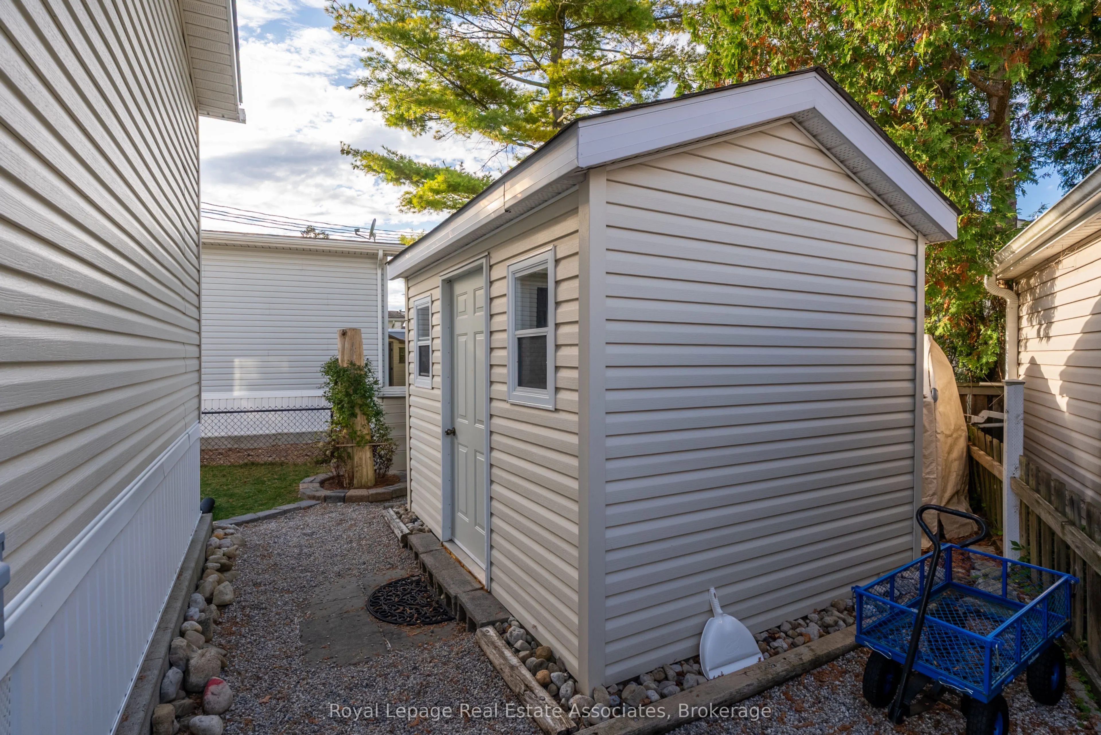41 Cedarbush Crescent