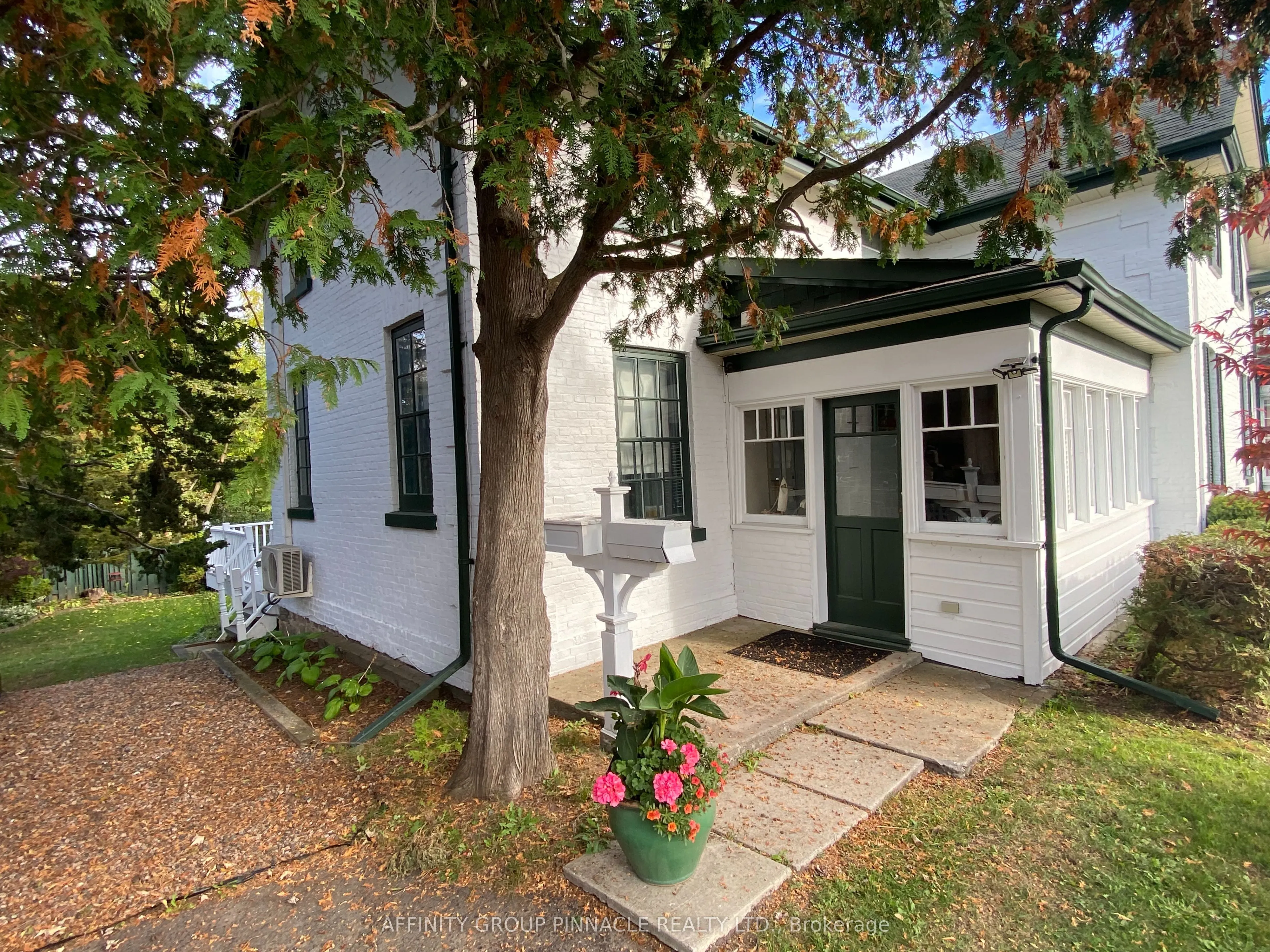 22 Francis Street