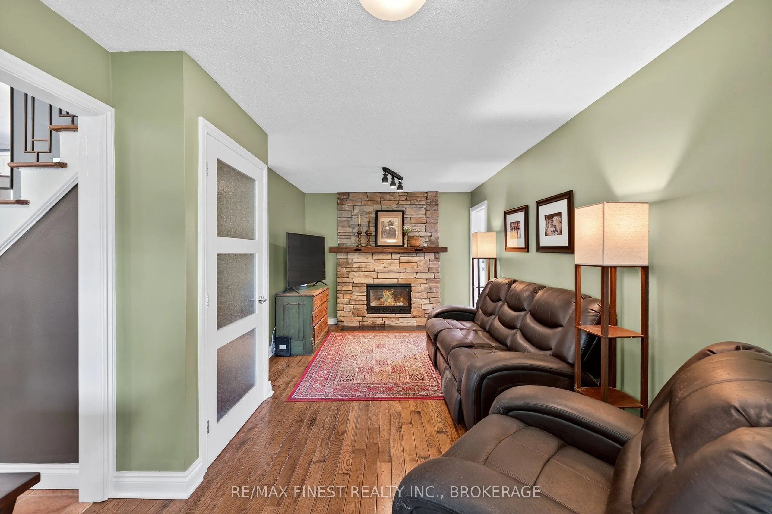 23 Diamond Crescent
