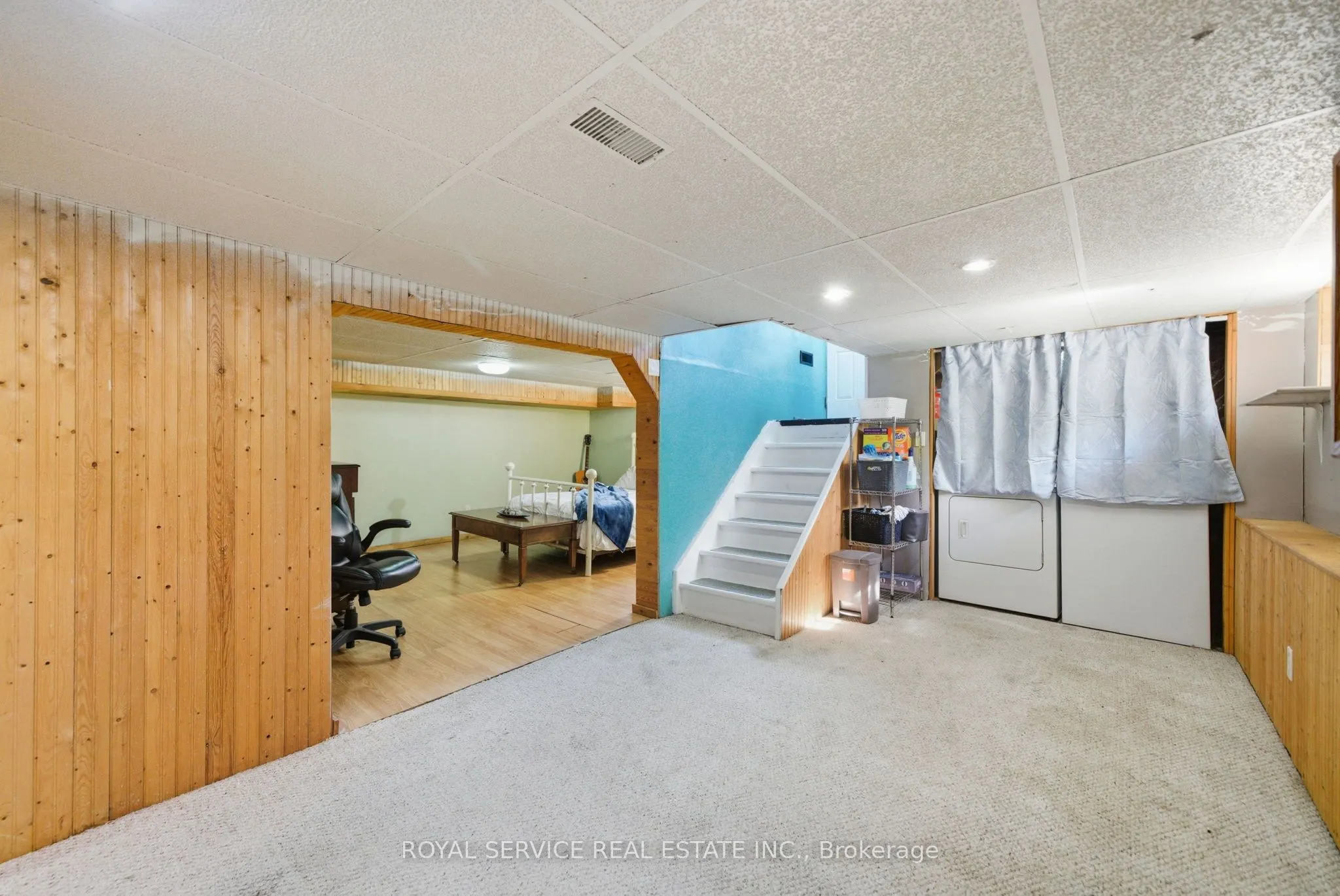25 King Street W