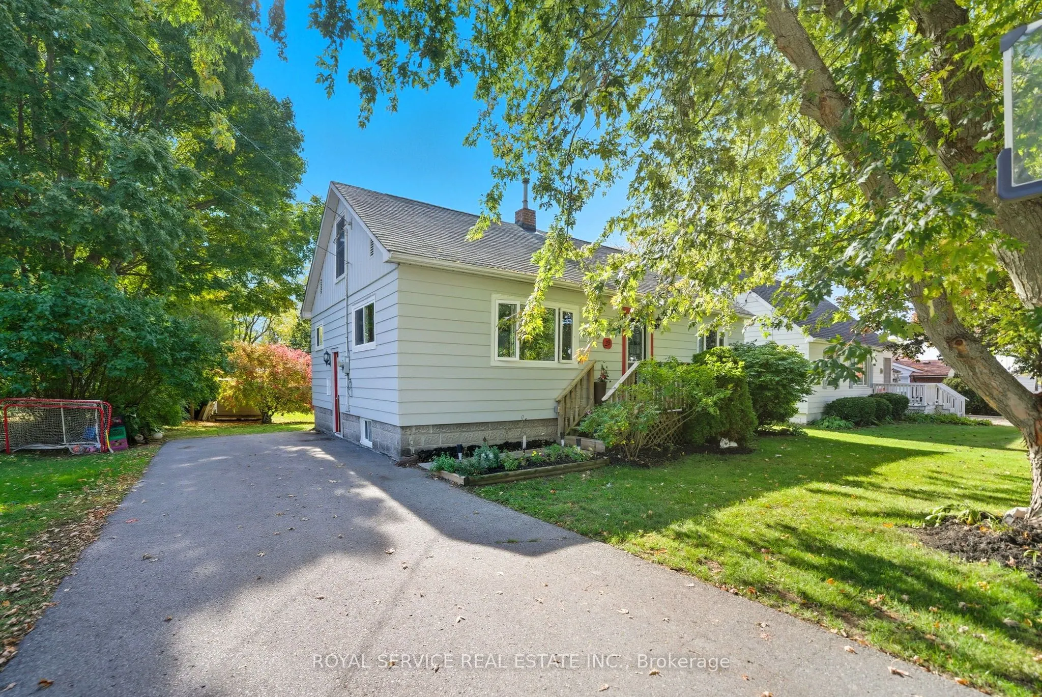 25 King Street W