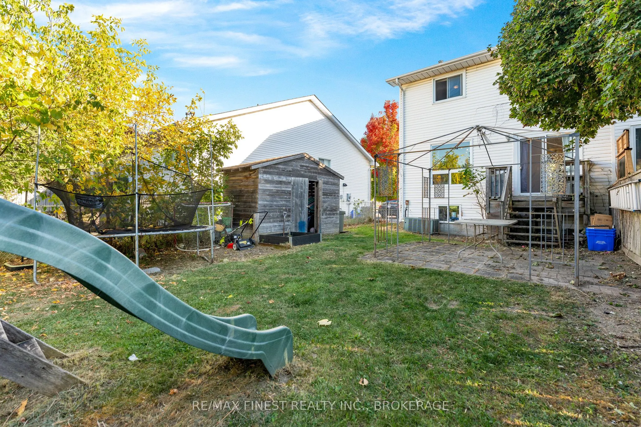 944 Warburton Crescent
