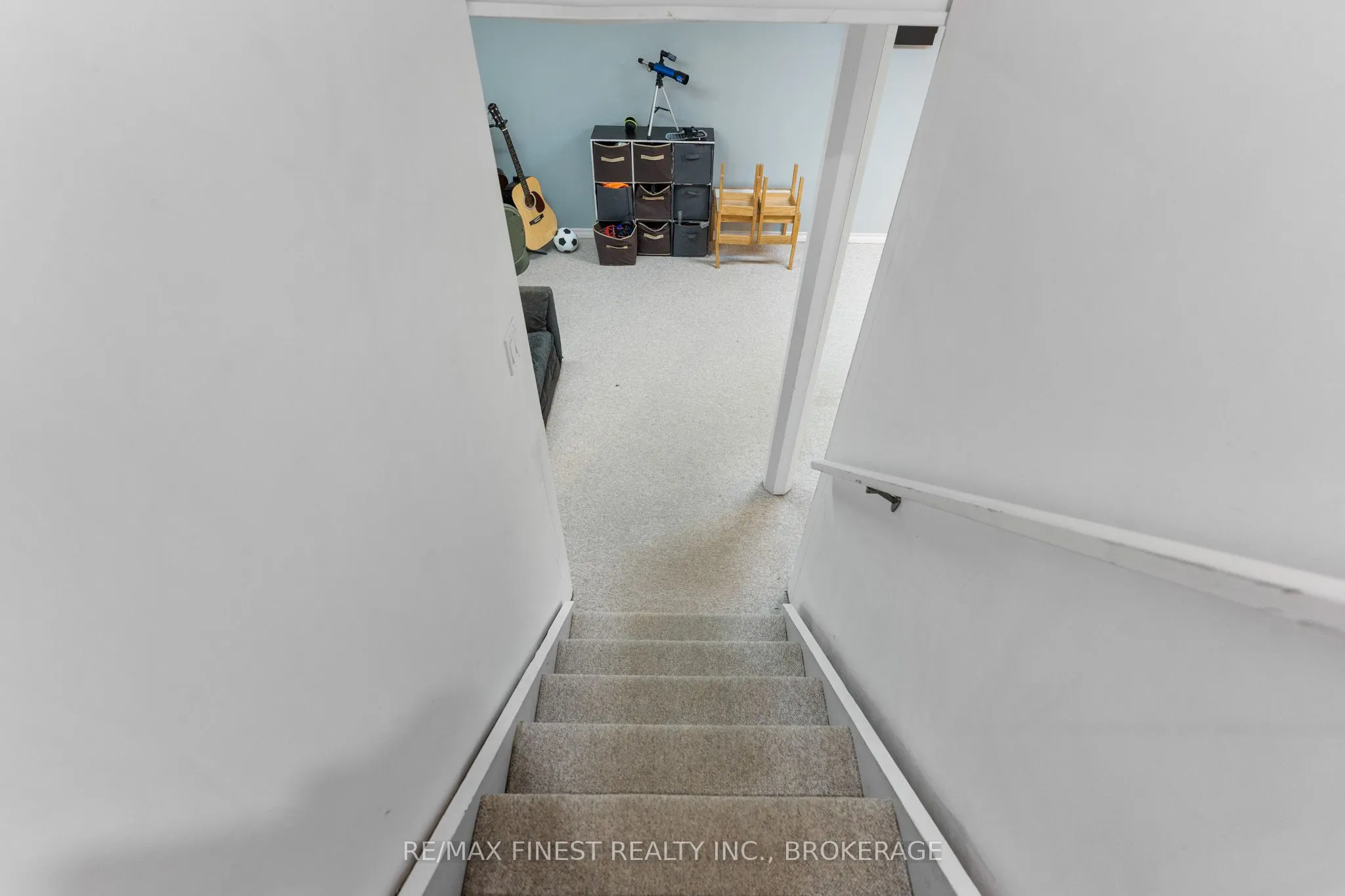 944 Warburton Crescent