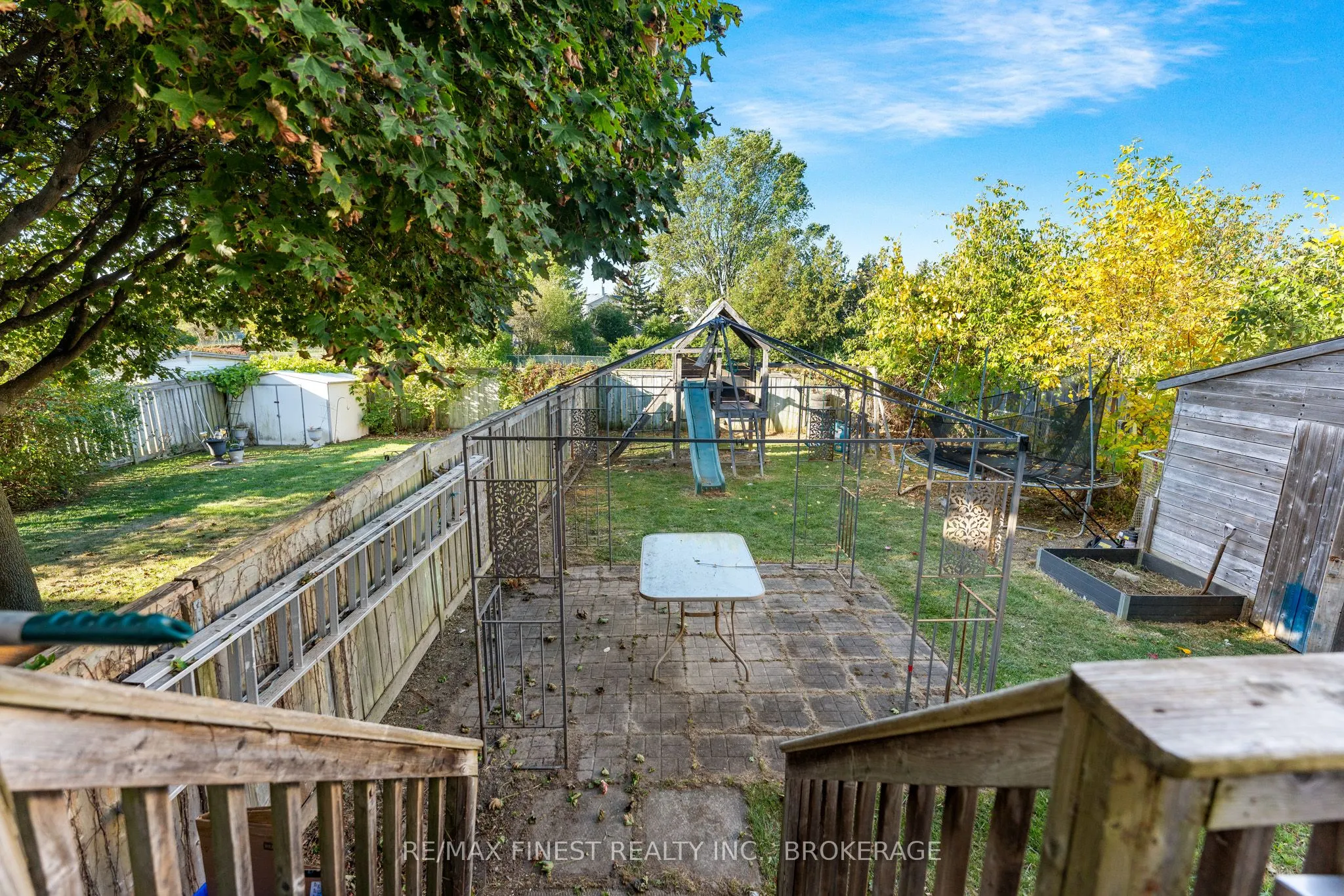 944 Warburton Crescent