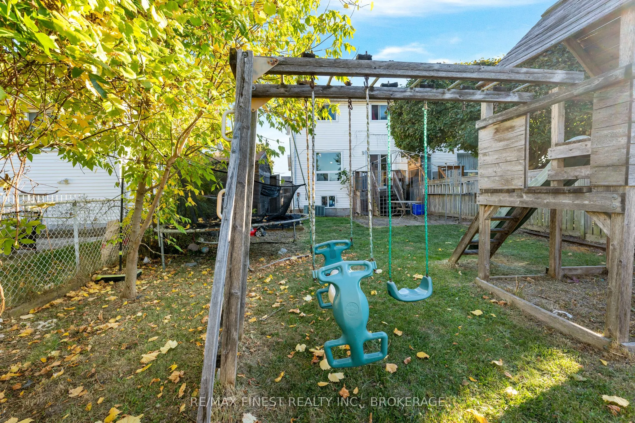 944 Warburton Crescent
