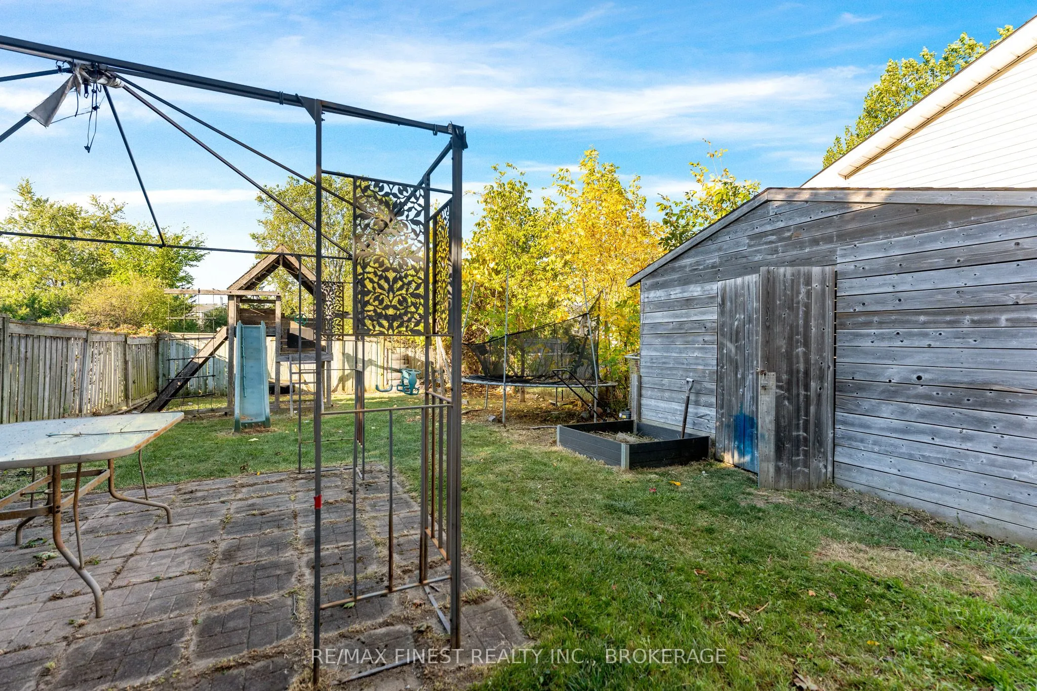 944 Warburton Crescent