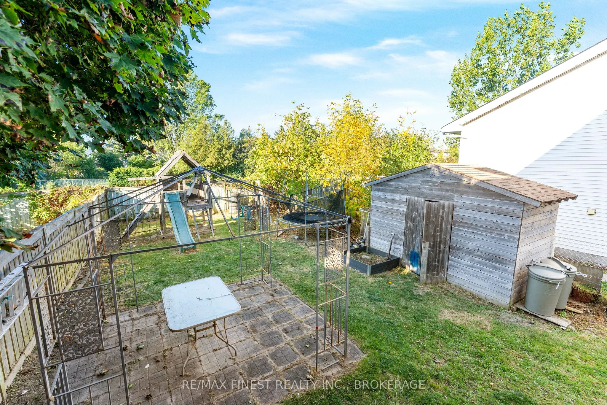 944 Warburton Crescent