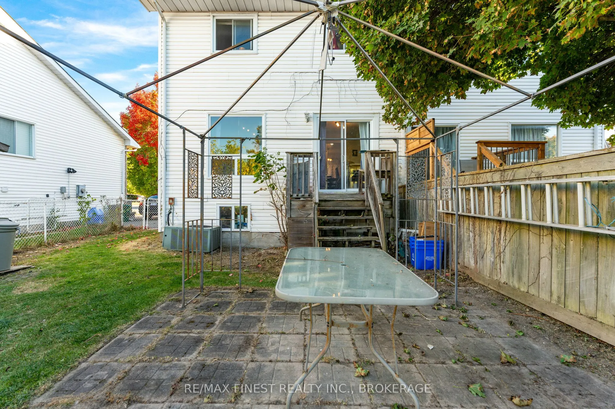 944 Warburton Crescent