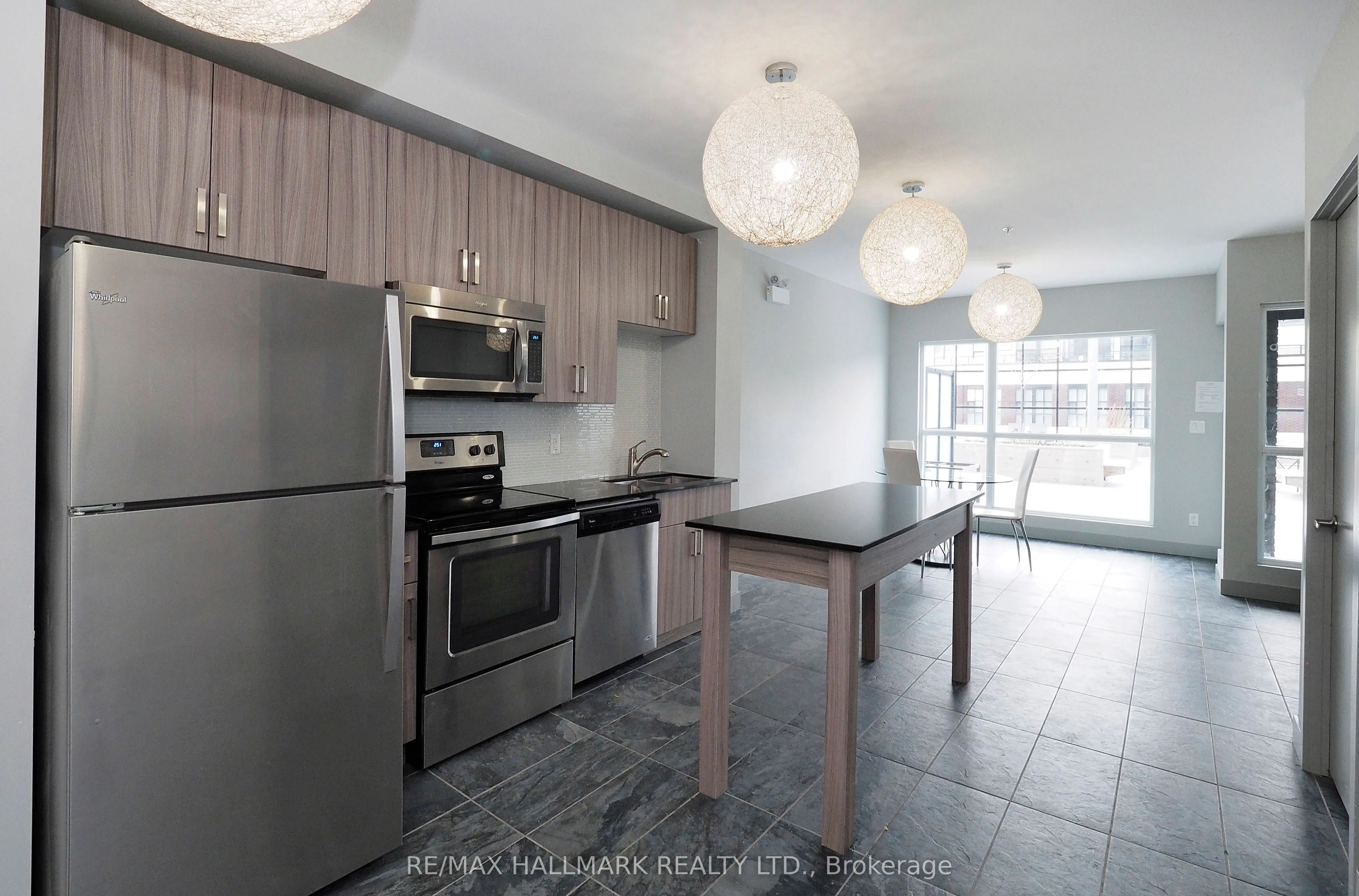 1 Victoria Street S, #711