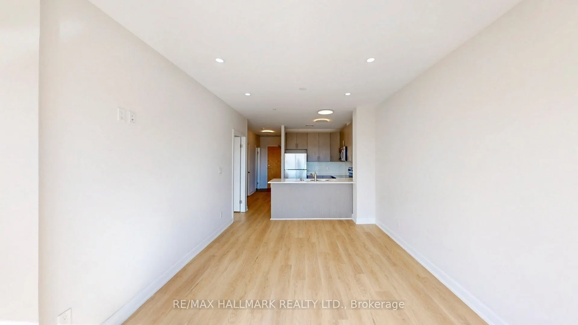 1 Victoria Street S, #711