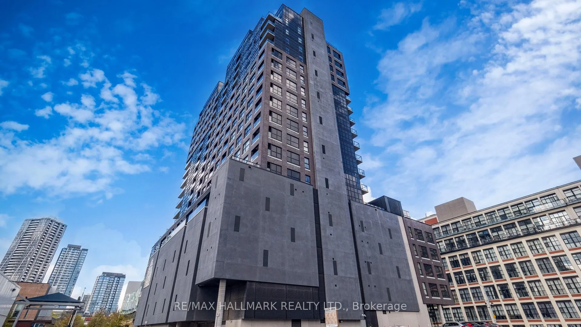 1 Victoria Street S, #711