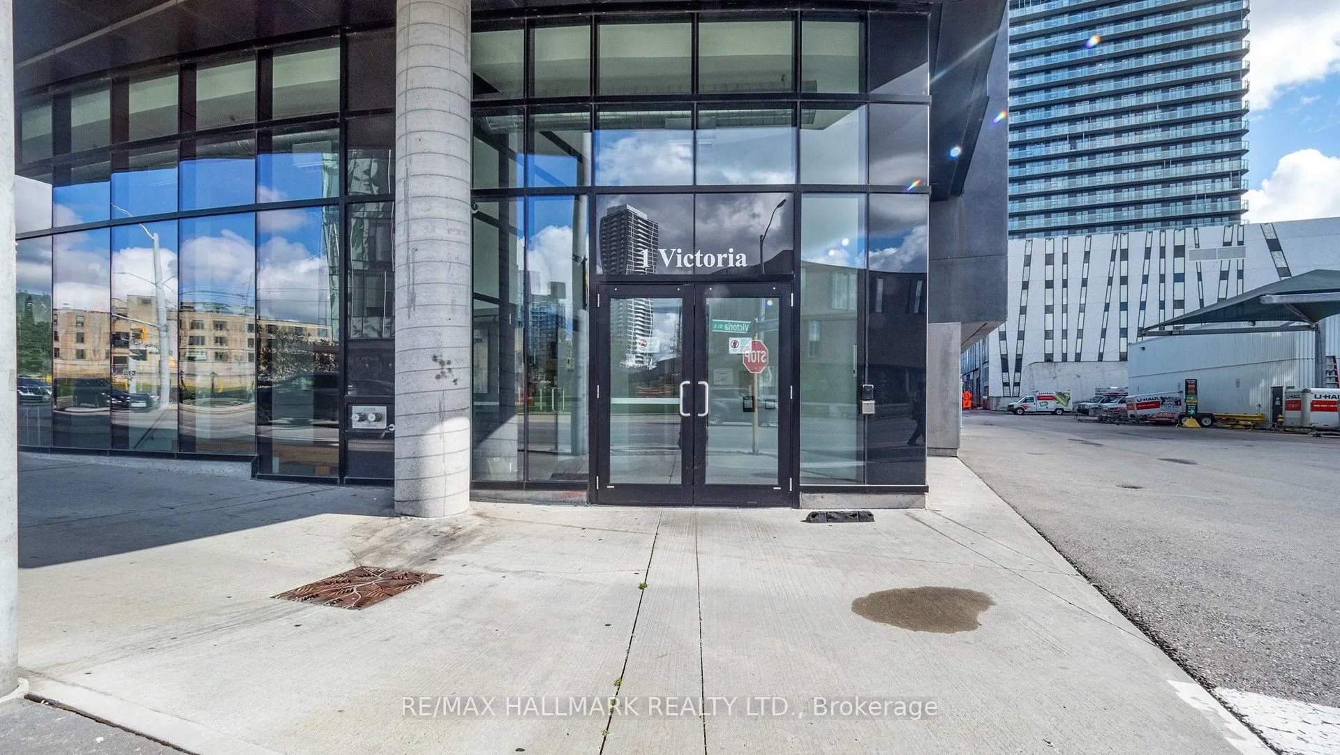 1 Victoria Street S, #711