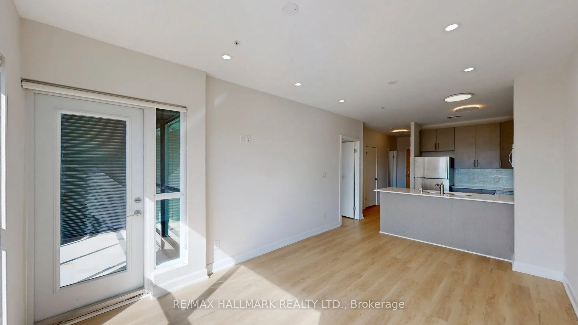 1 Victoria Street S, #711