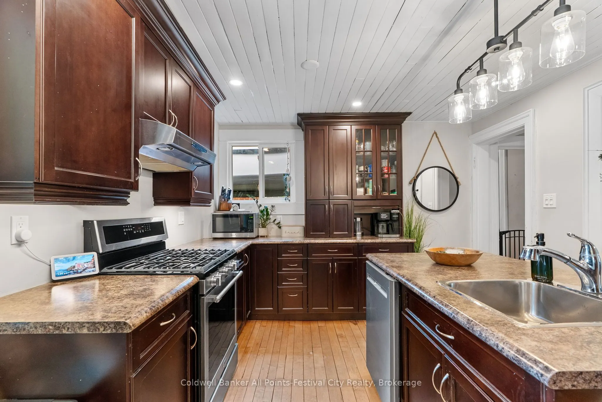 43 Bruce Street E