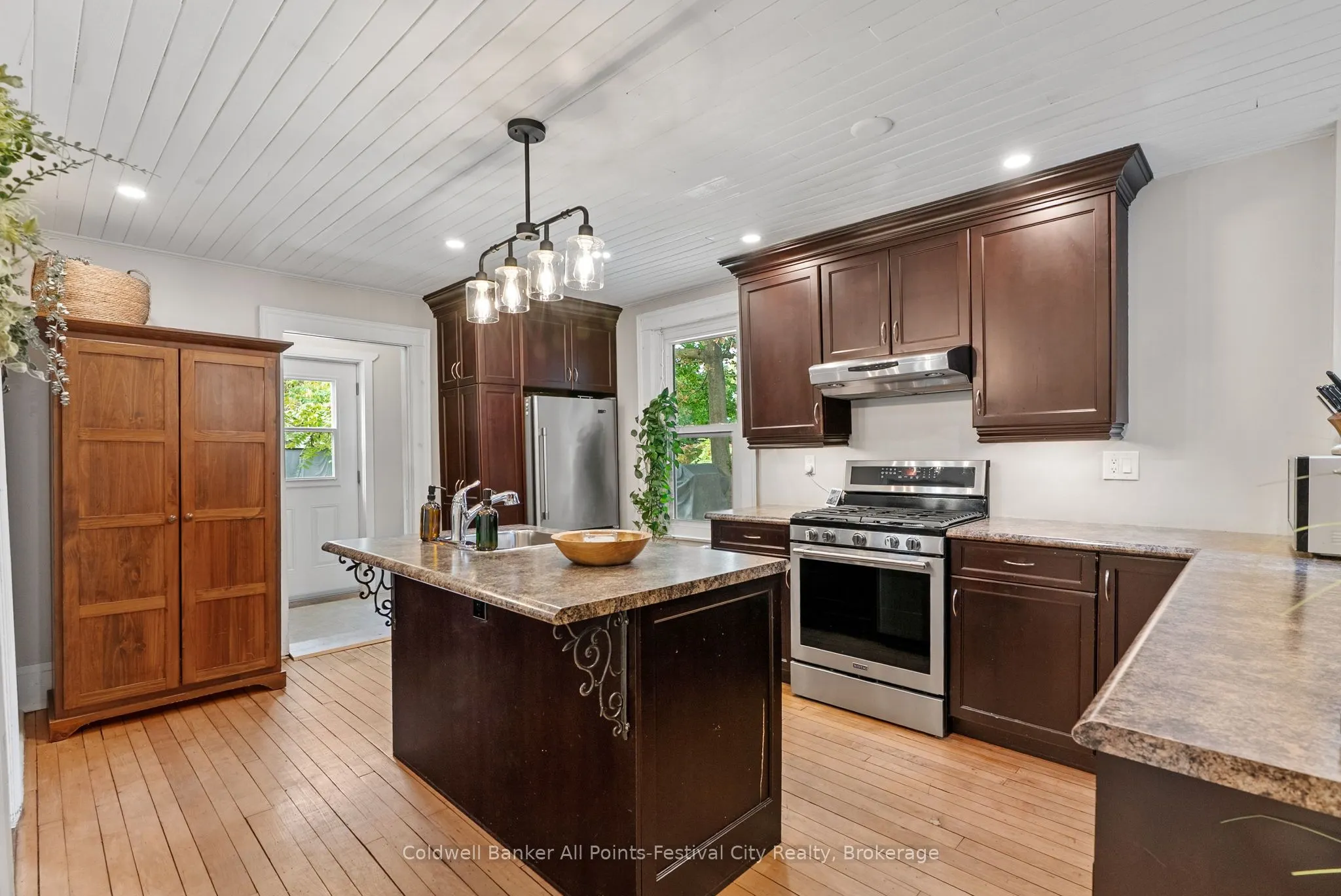 43 Bruce Street E