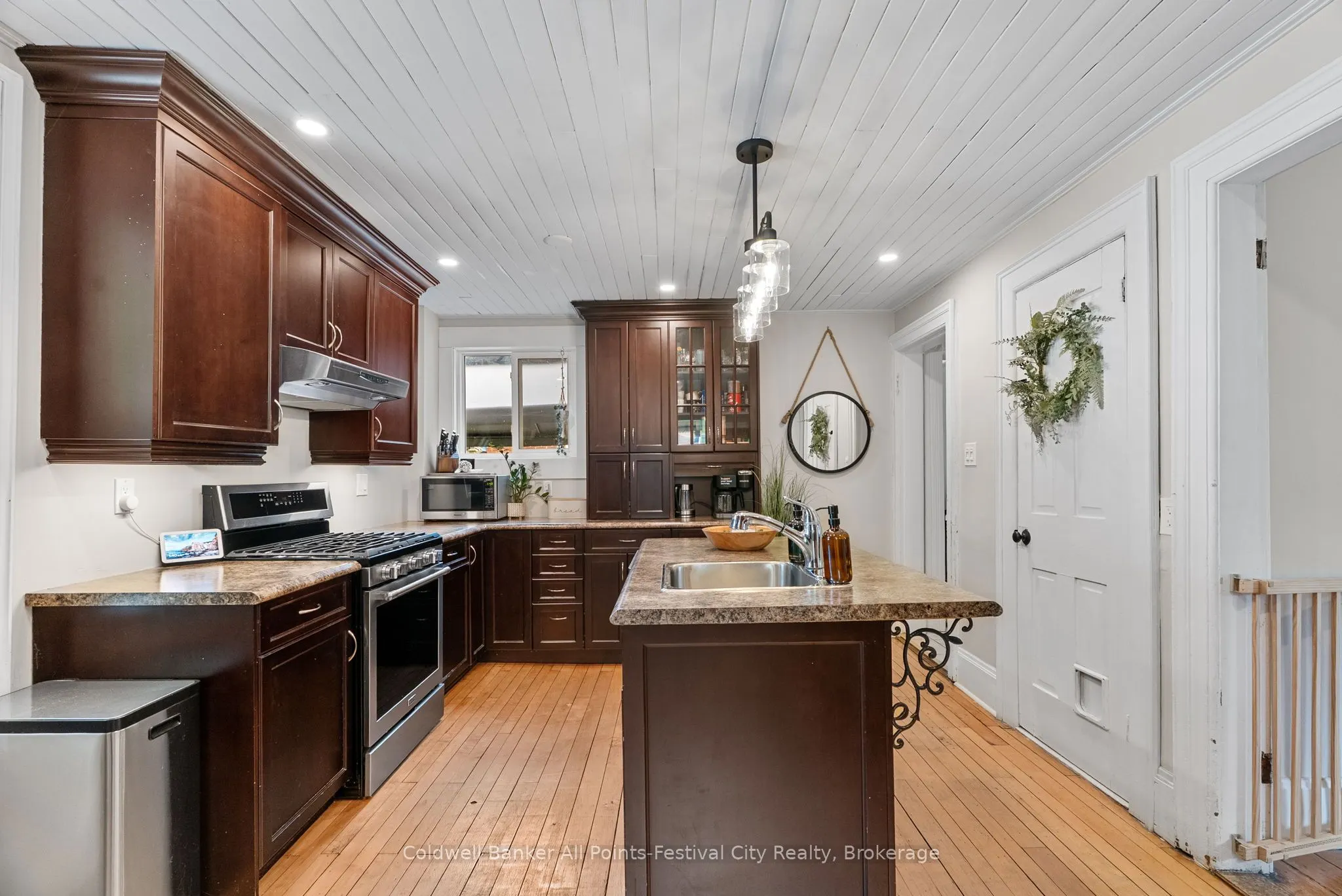 43 Bruce Street E