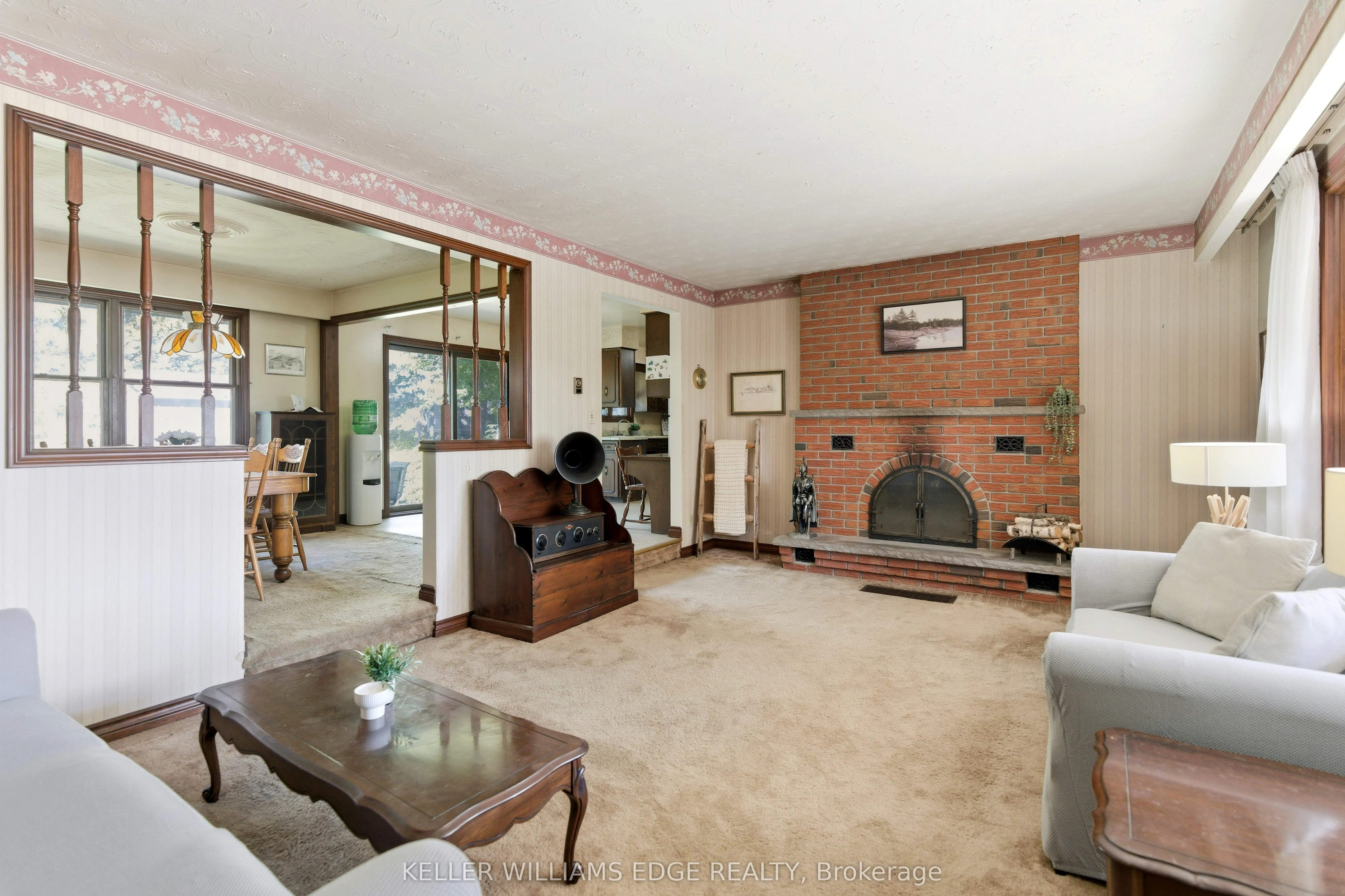 1043 Safari Road