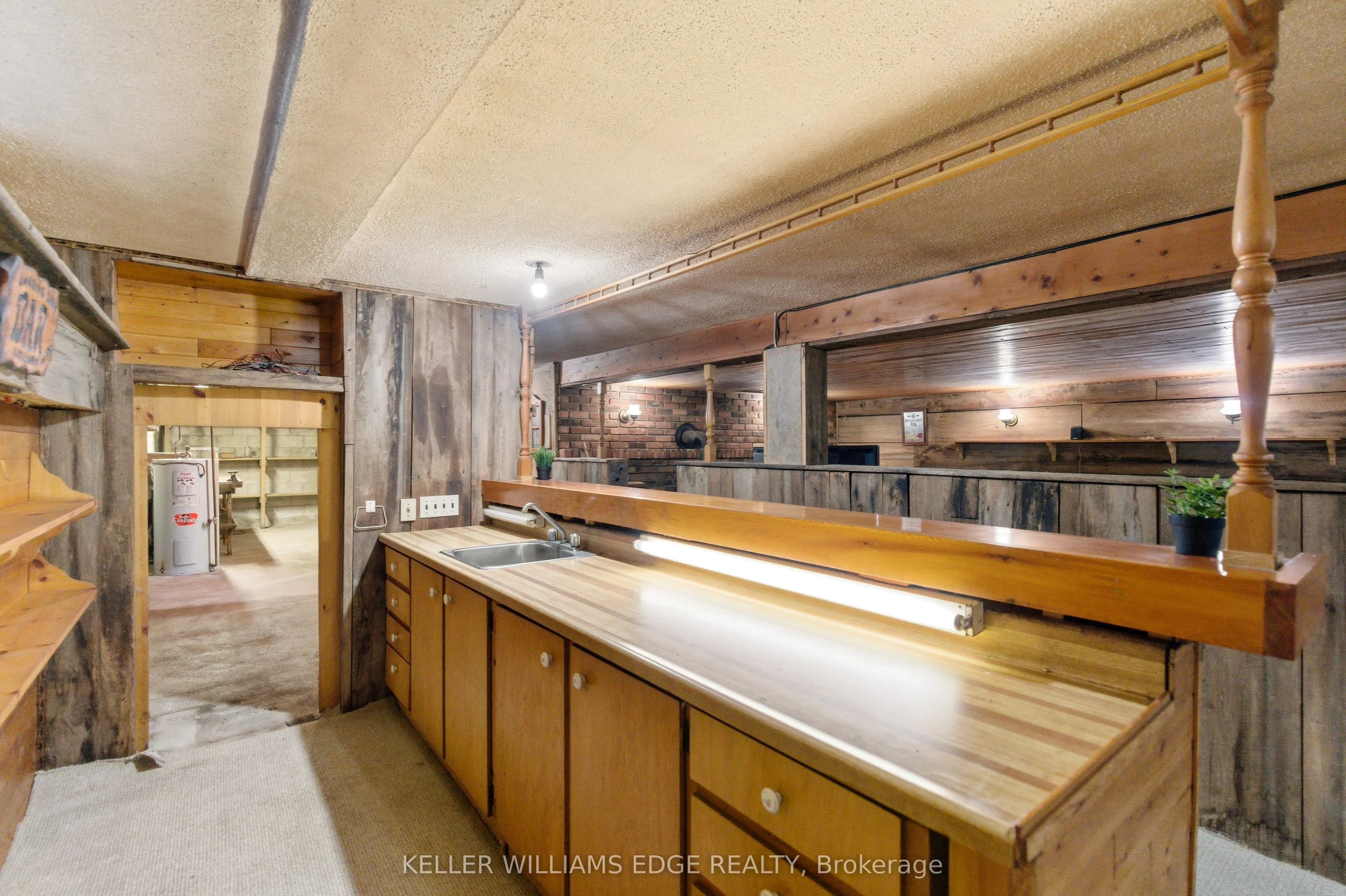 1043 Safari Road