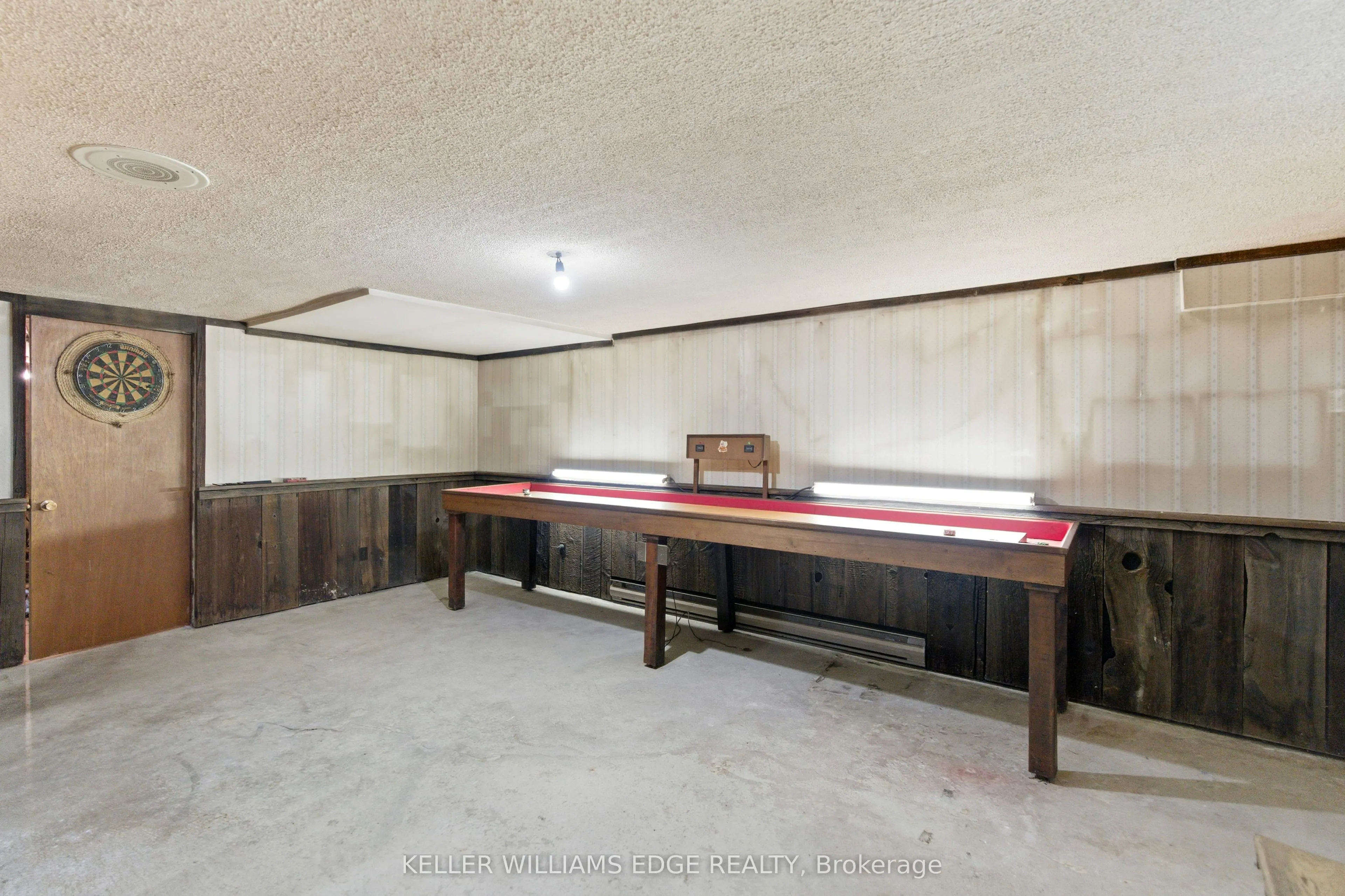 1043 Safari Road